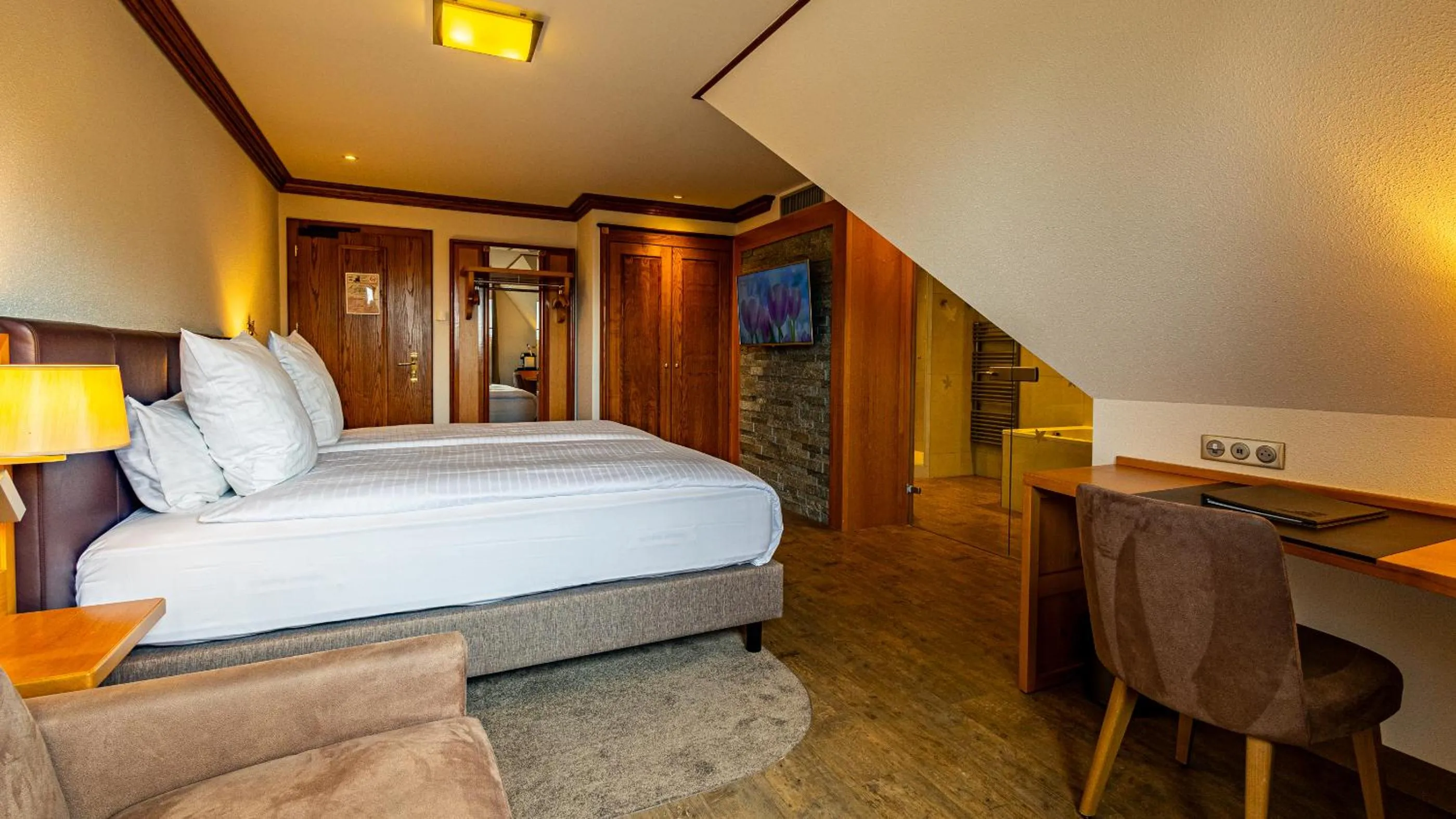 Photo of the whole room, Bed in Hotel Spa Restaurant Domaine du Moulin