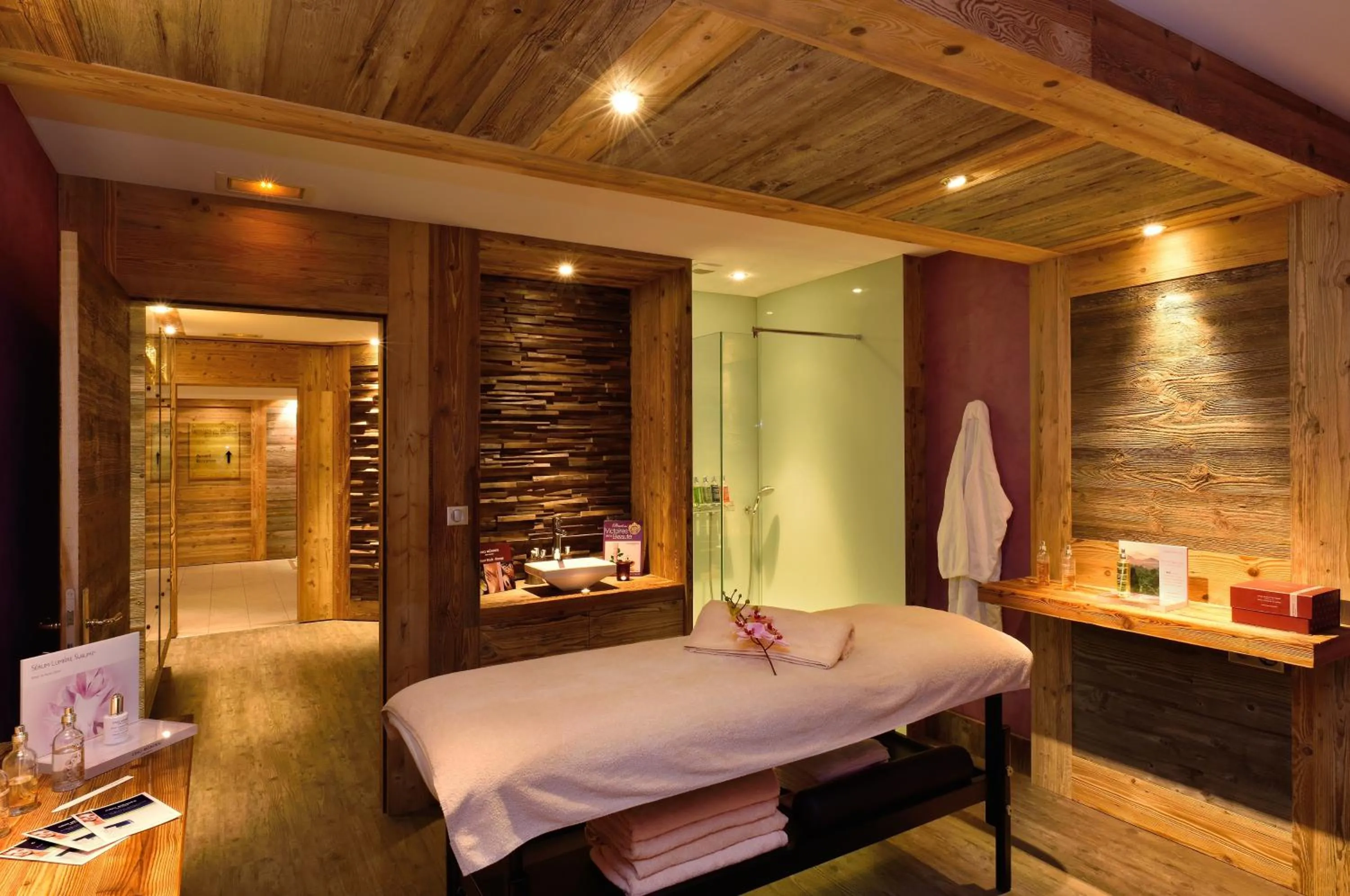 Spa and wellness centre/facilities, Bed in Hotel Spa Restaurant Domaine du Moulin