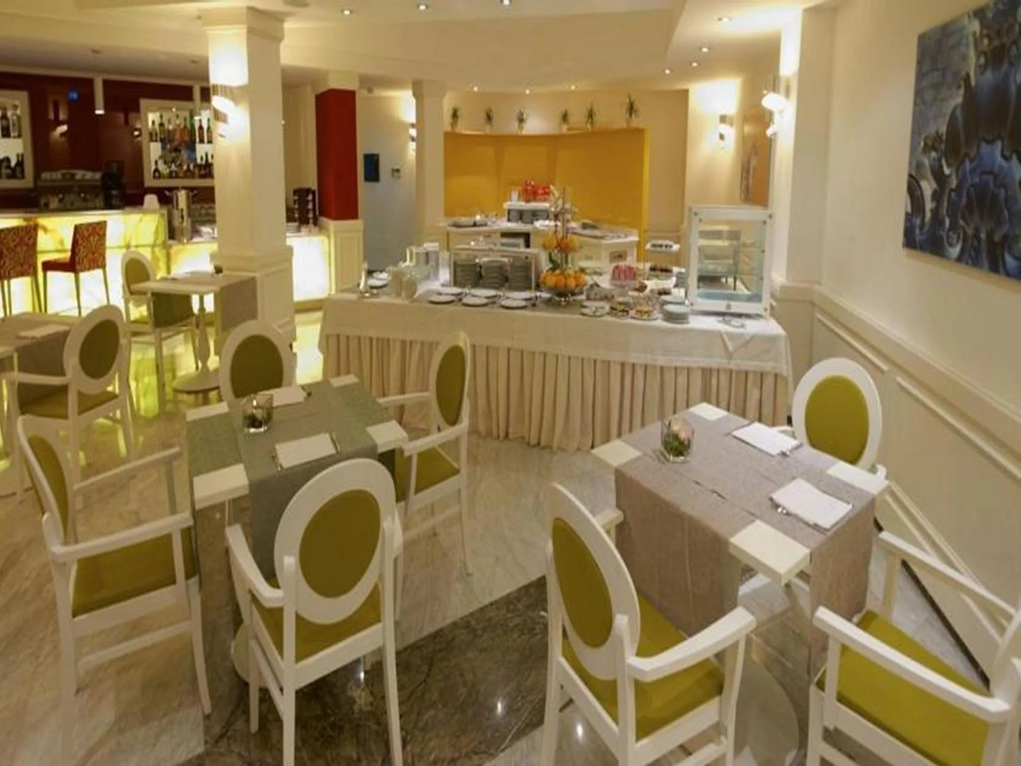 Restaurant/places to eat in JR Hotels Oriente Bari