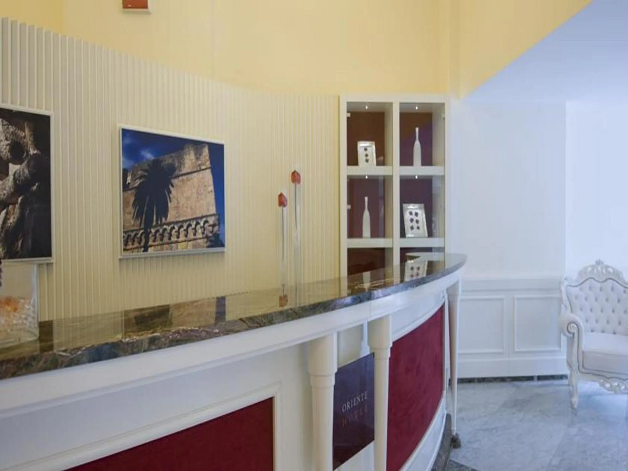 Lobby or reception in JR Hotels Oriente Bari