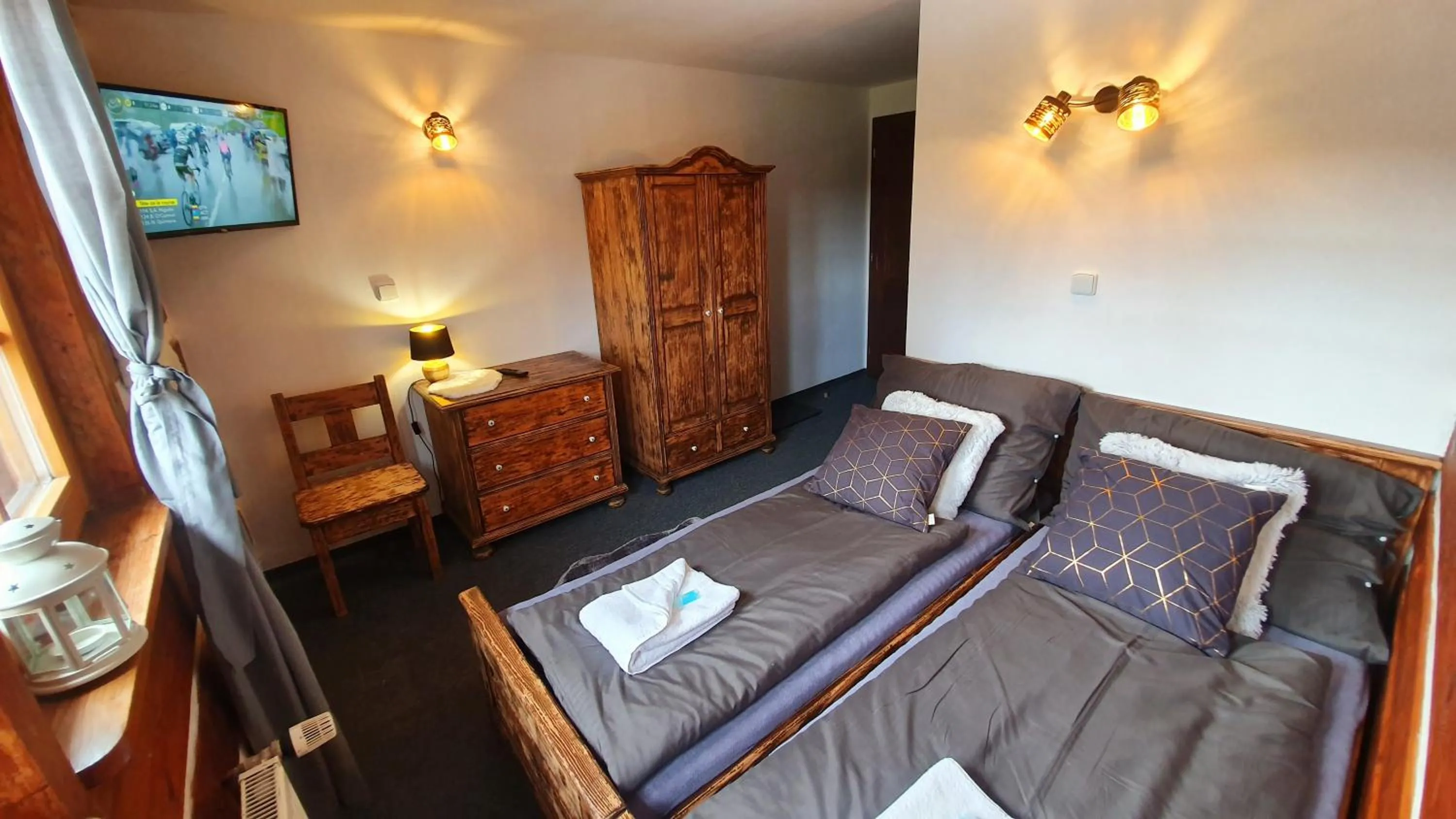 Property building, Bed in Horský hotel Kolínská bouda