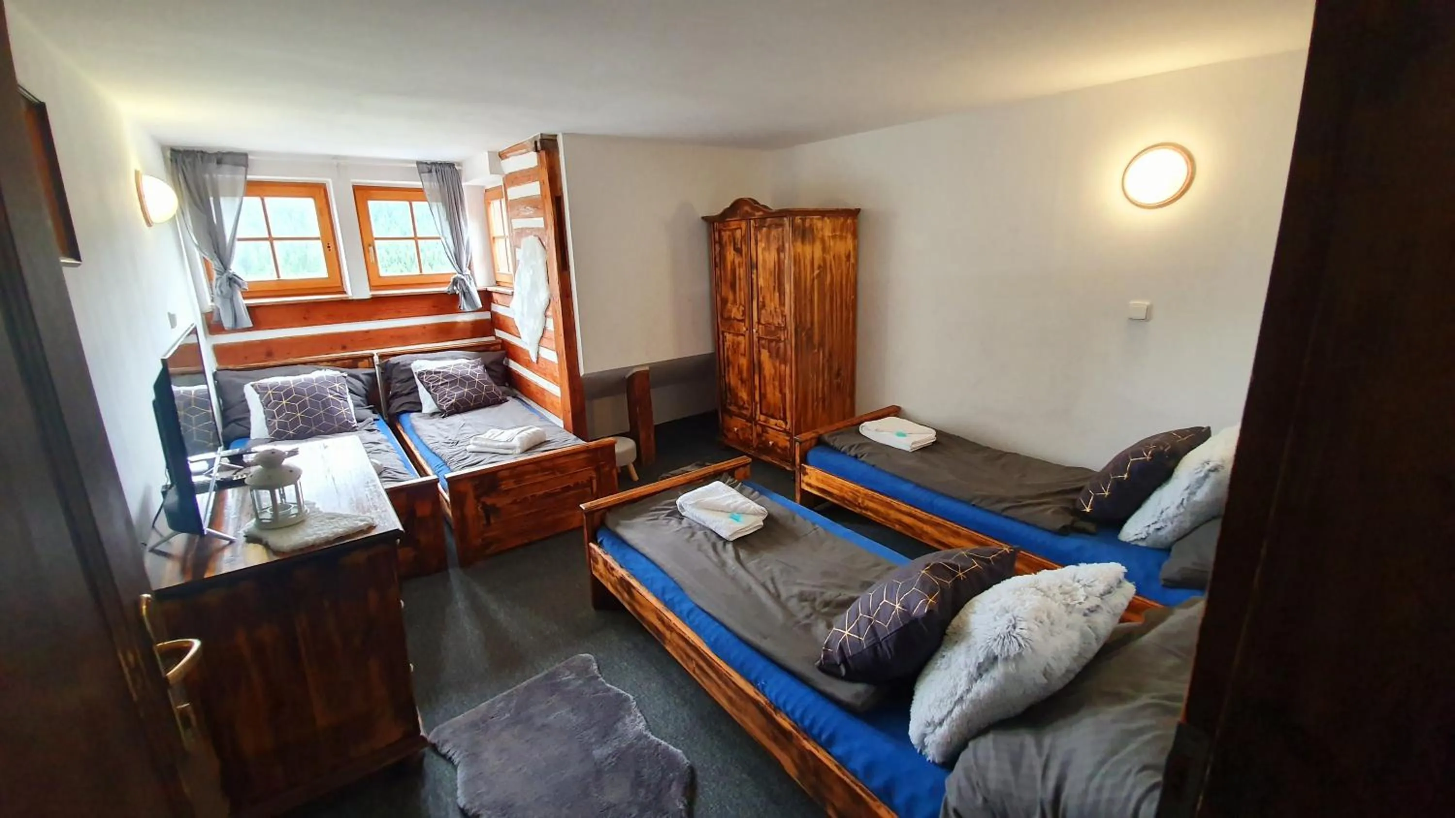 Property building, Bed in Horský hotel Kolínská bouda