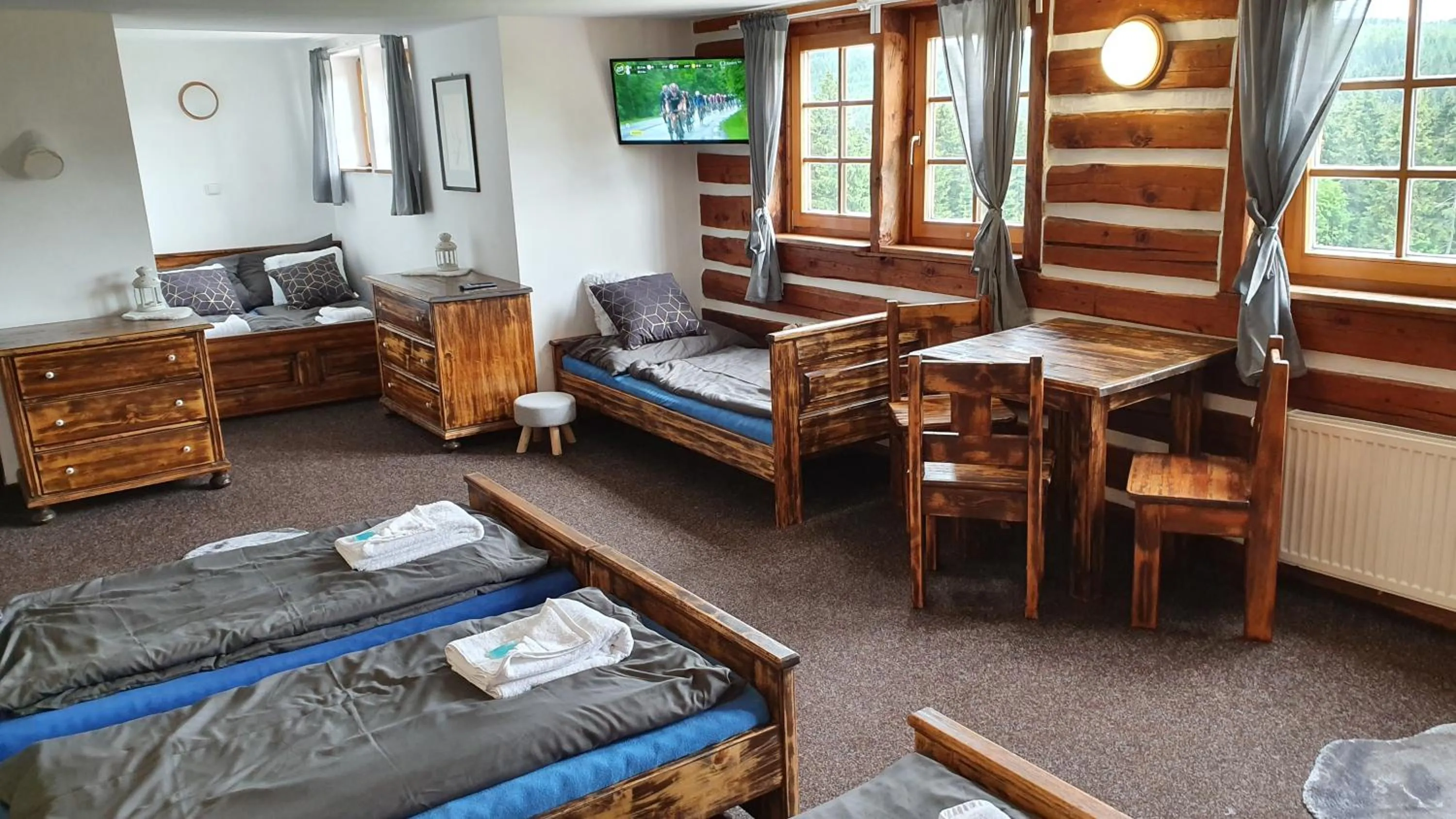 Property building, Bed in Horský hotel Kolínská bouda