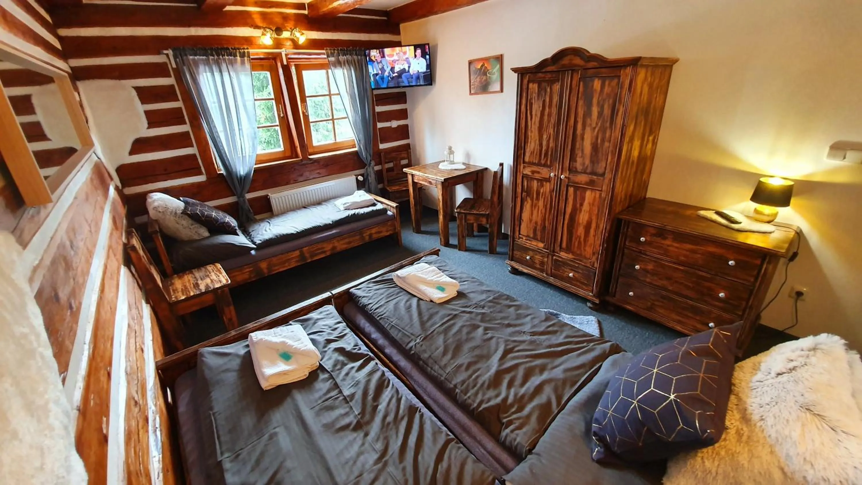 Property building, Bed in Horský hotel Kolínská bouda