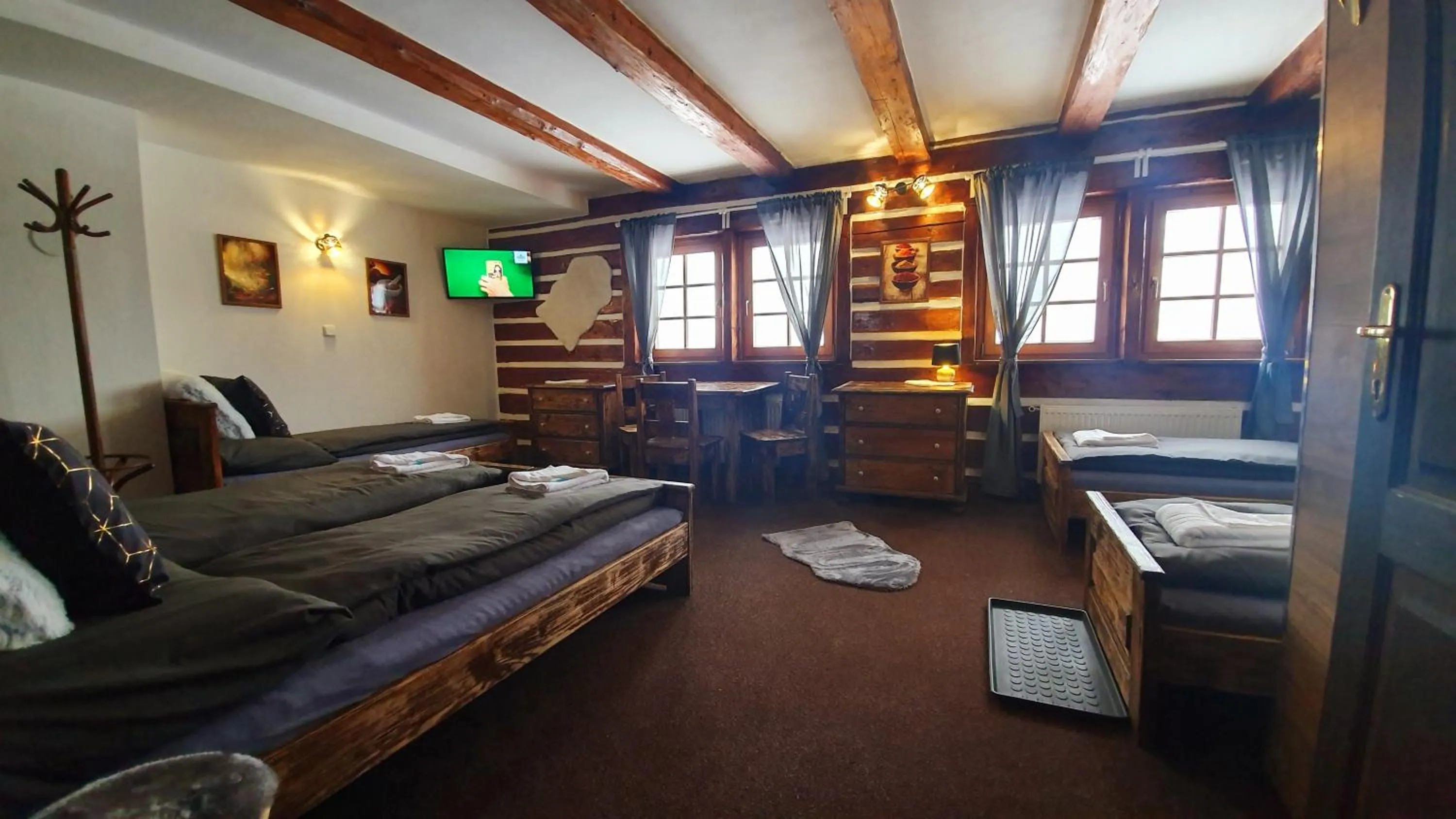 Property building, Bed in Horský hotel Kolínská bouda