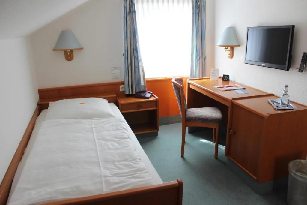 Bedroom, Bed in Hotel Goos