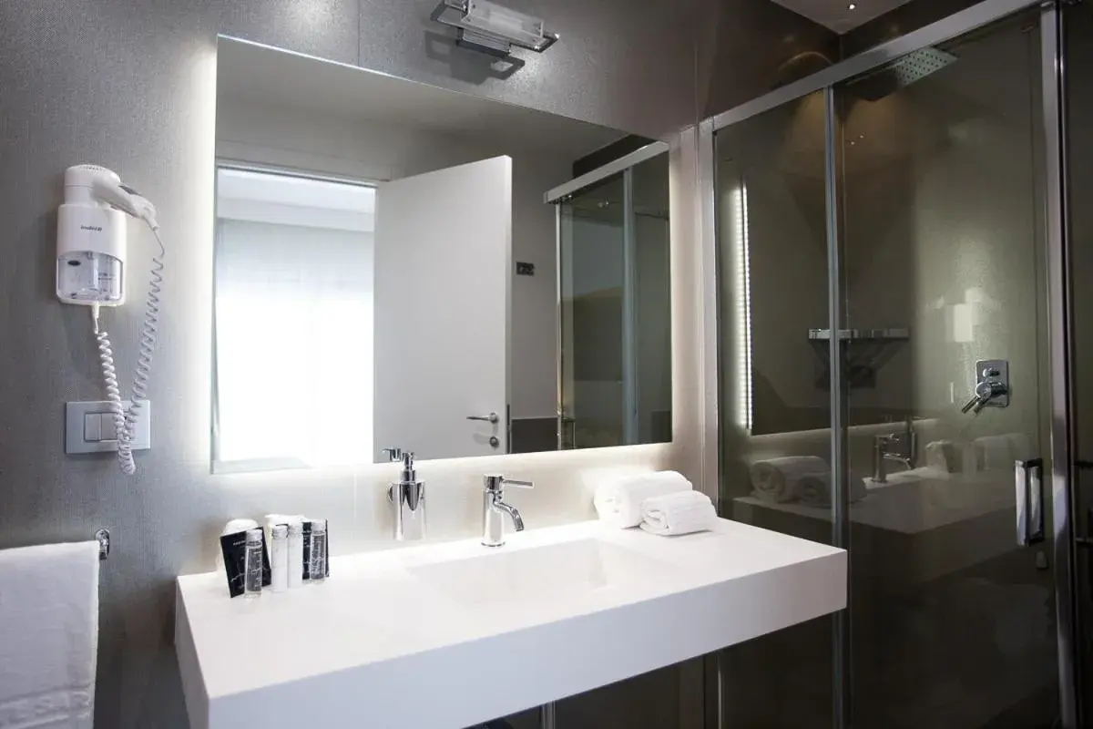 Superior Double or Twin Room with City View - single occupancy in Hotel Monte Sarago Superior Double or Twin Room with City View - single occupancy in Hotel Monte Sarago