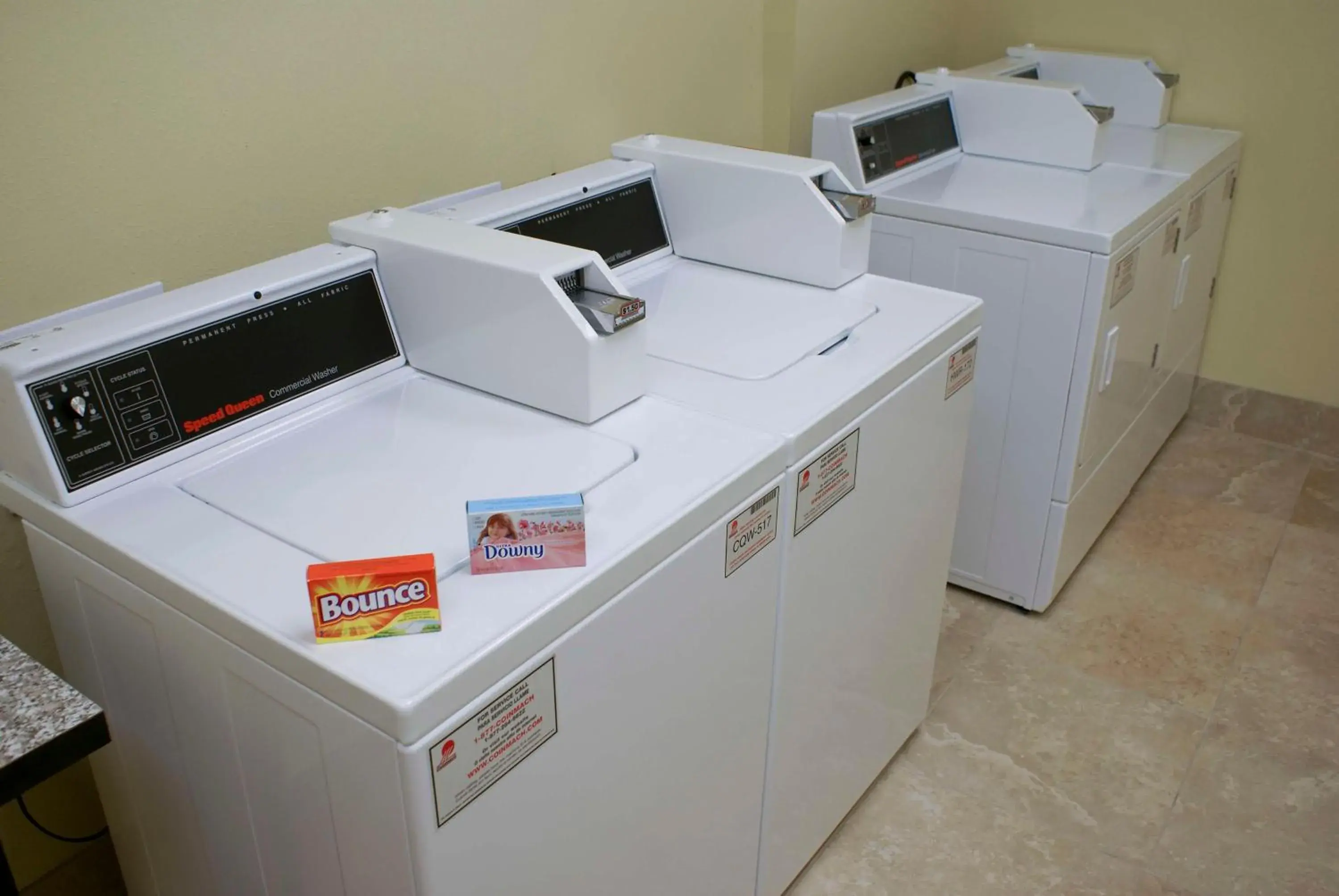 Property building in Hampton Inn Orange Property building in Hampton Inn Orange