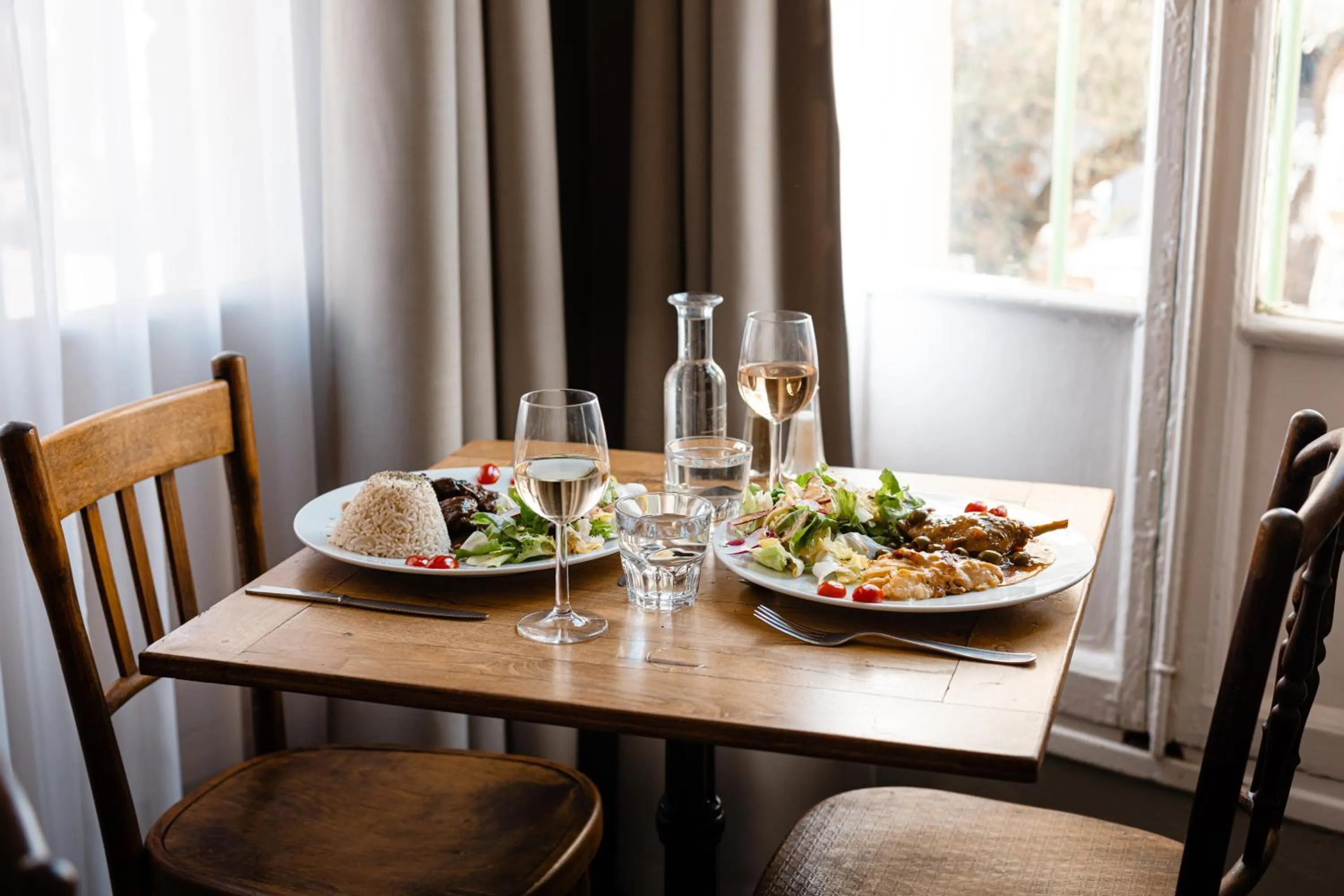 Restaurant/places to eat in Hôtel Le Relais de Poste Arles Centre Historique