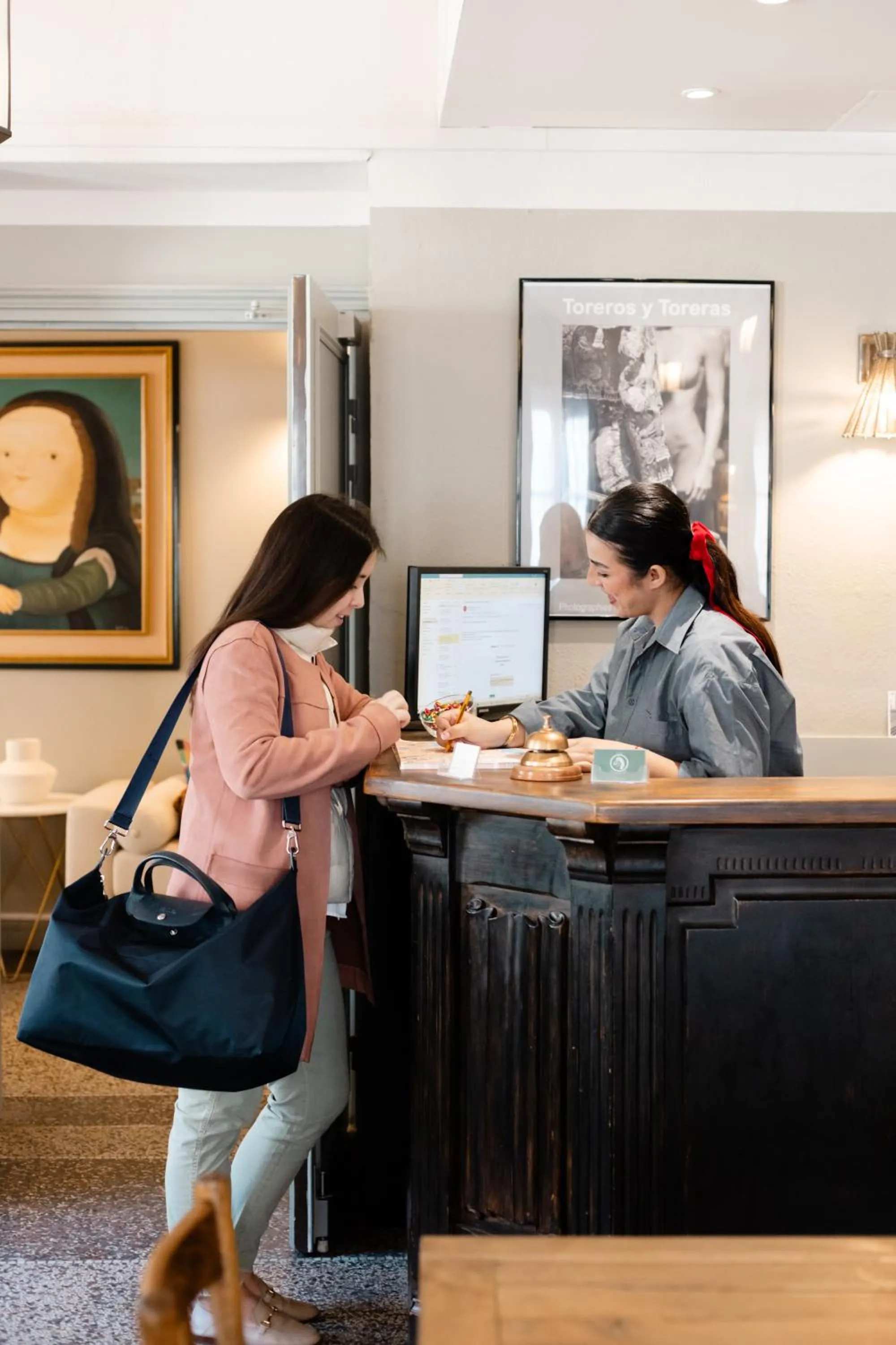 Lobby or reception in Hôtel Le Relais de Poste Arles Centre Historique
