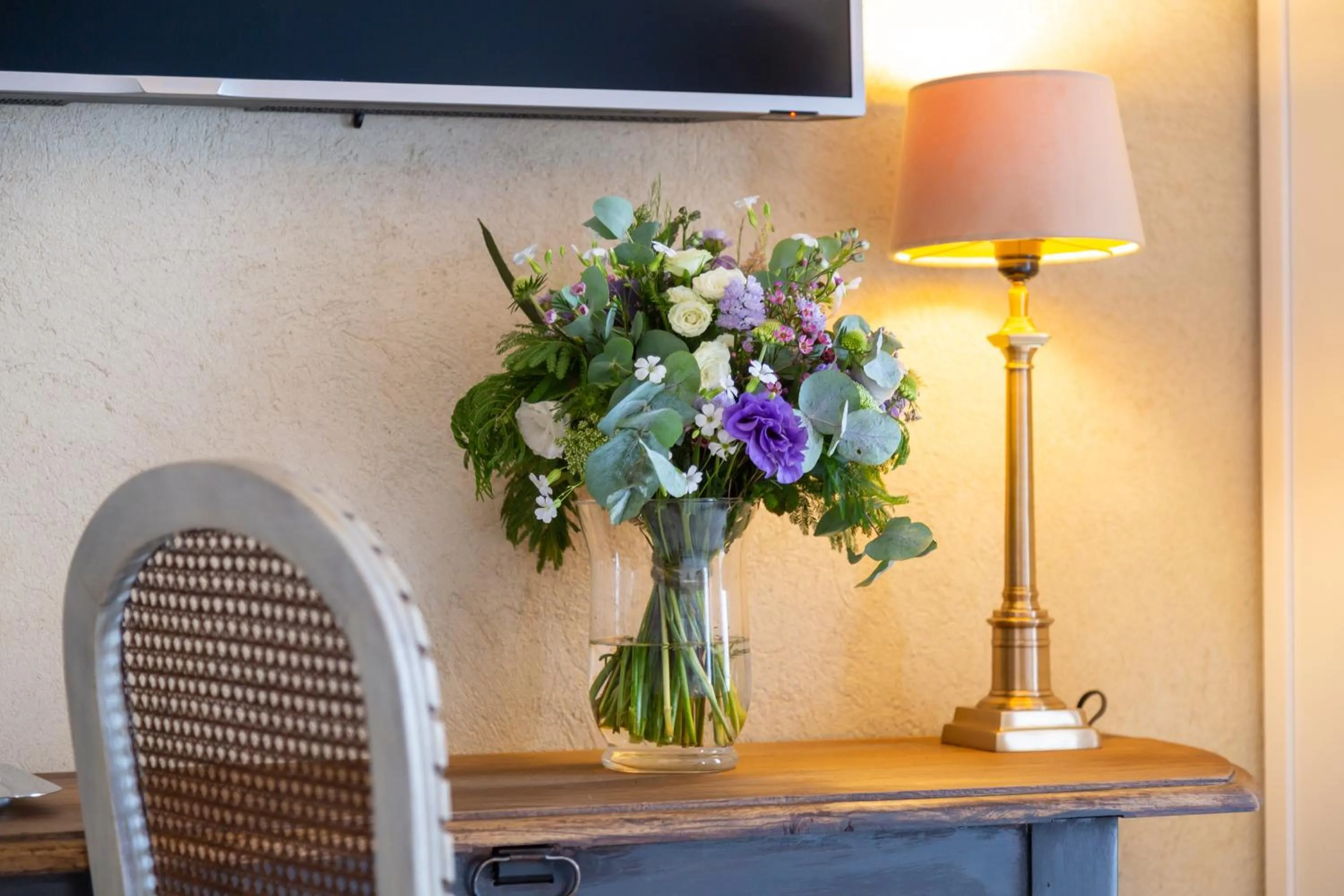 Bedroom in Hôtel Le Relais de Poste Arles Centre Historique