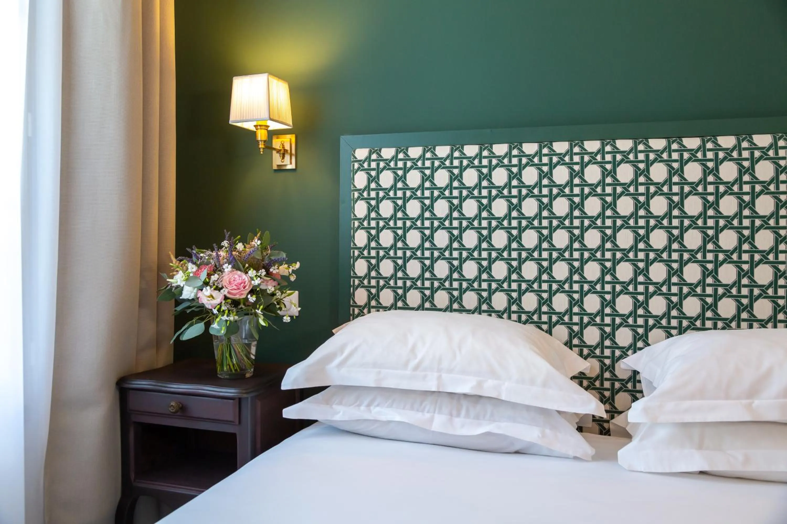 Bedroom, Bed in Hôtel Le Relais de Poste Arles Centre Historique