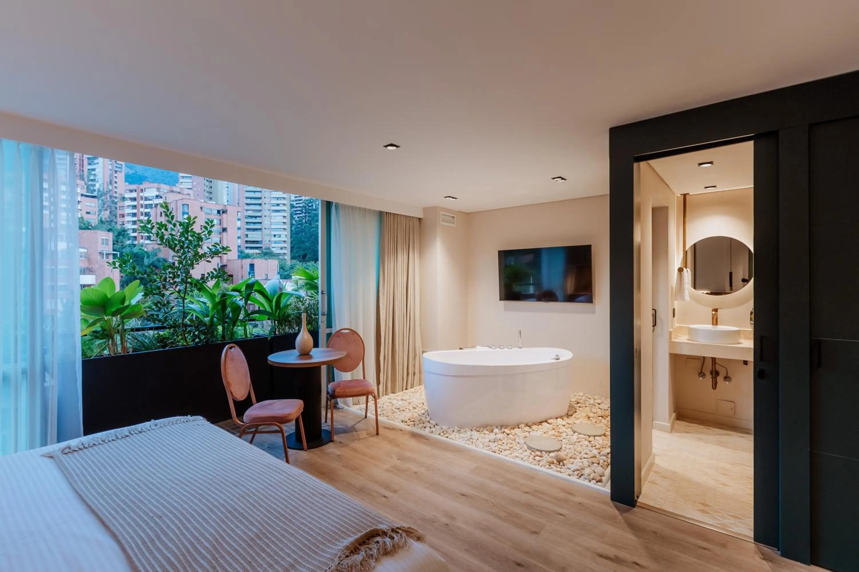 Bath, Bed in 1616 Hotel