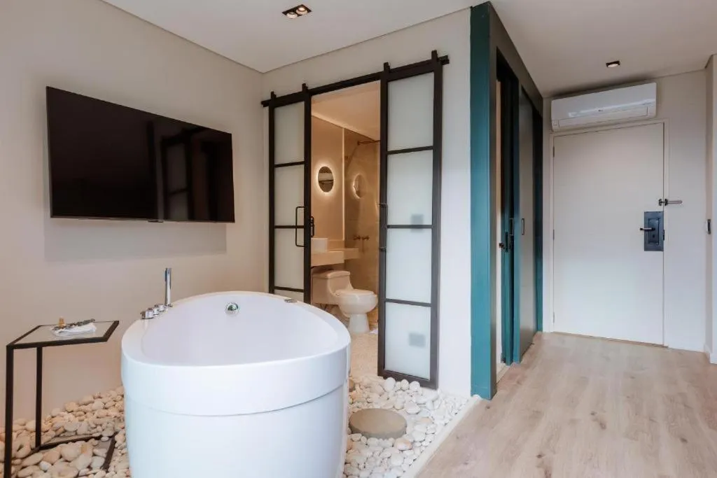 Bathroom in 1616 Hotel