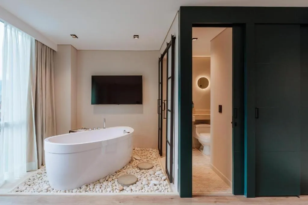 Bathroom in 1616 Hotel