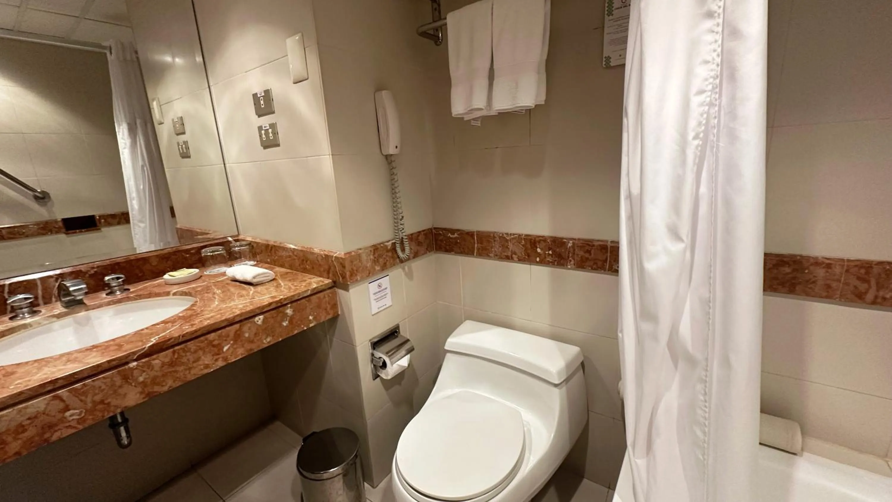 Bathroom in Costa del Sol Trujillo Centro