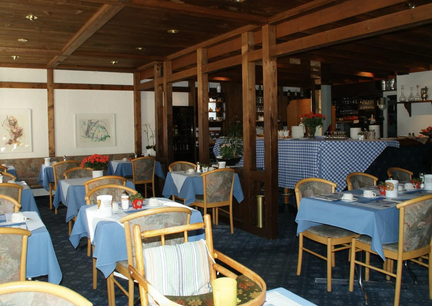 Restaurant/places to eat in Hotel Residence