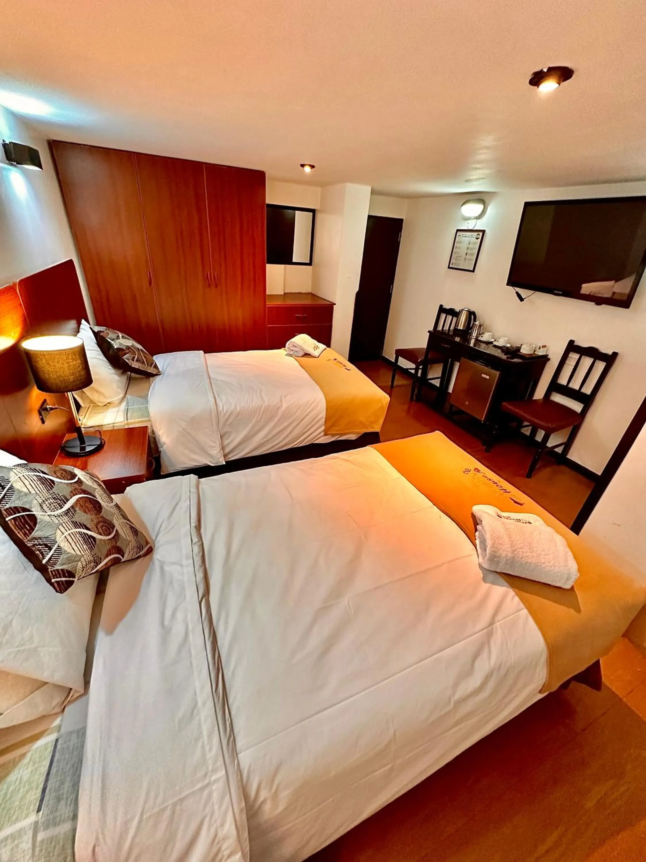Twin Room with Bathroom in Mama's House