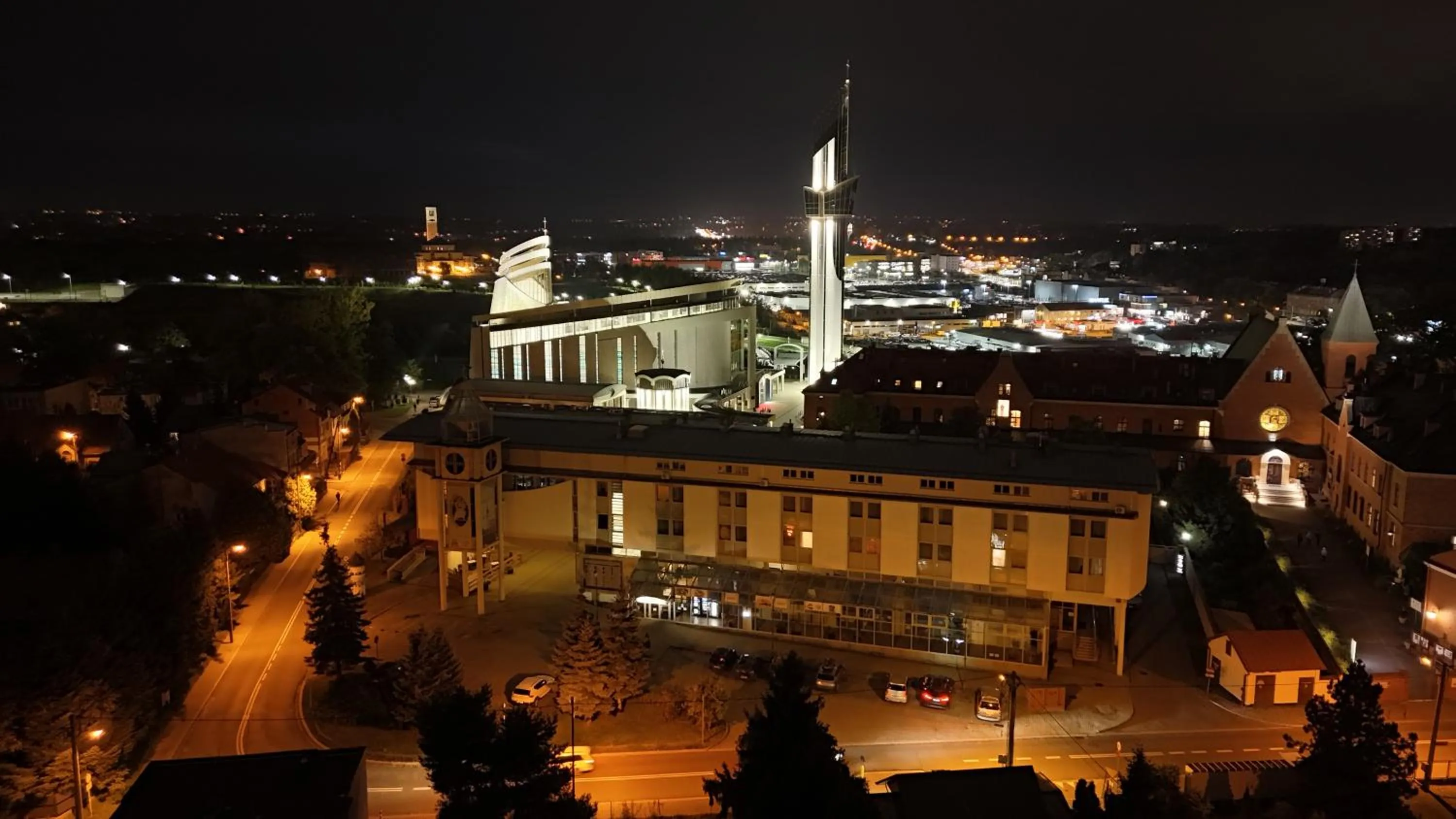 Property building in Dom Duszpasterski Sanktuarium Bożego Miłosierdzia