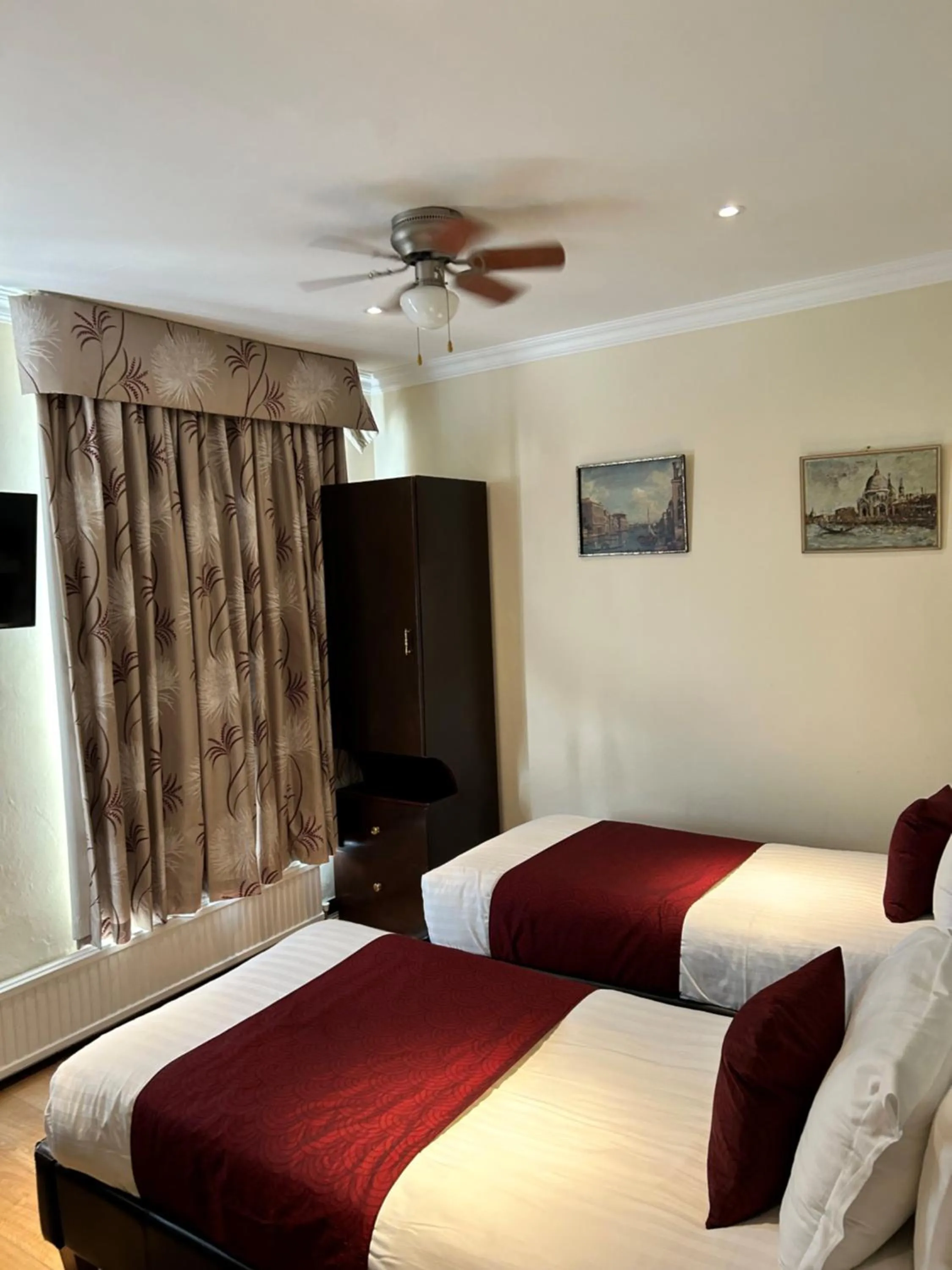 Bed in La Gaffe - Bed and Breakfast