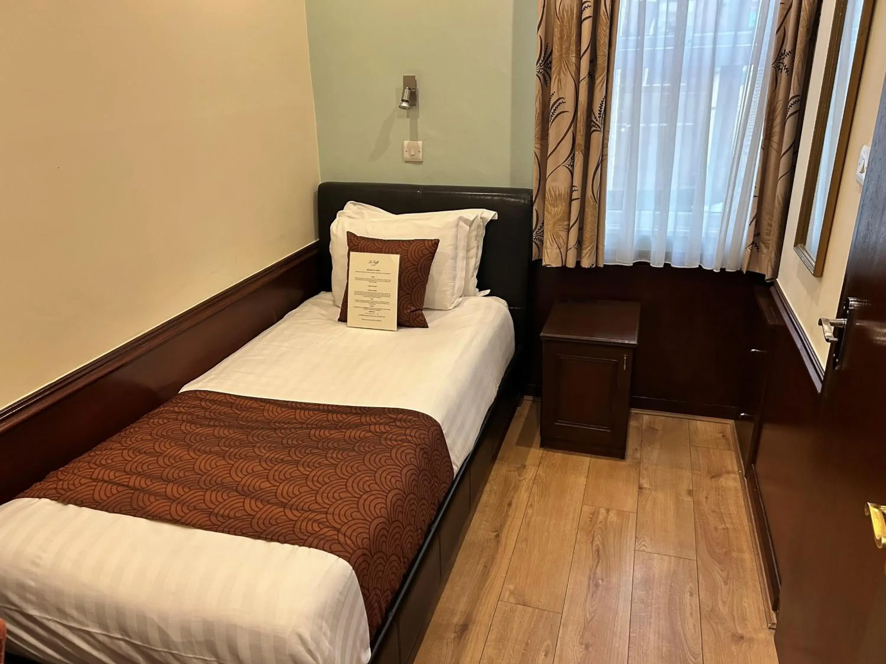 Bedroom, Bed in La Gaffe - Bed and Breakfast Bedroom, Bed in La Gaffe - Bed and Breakfast