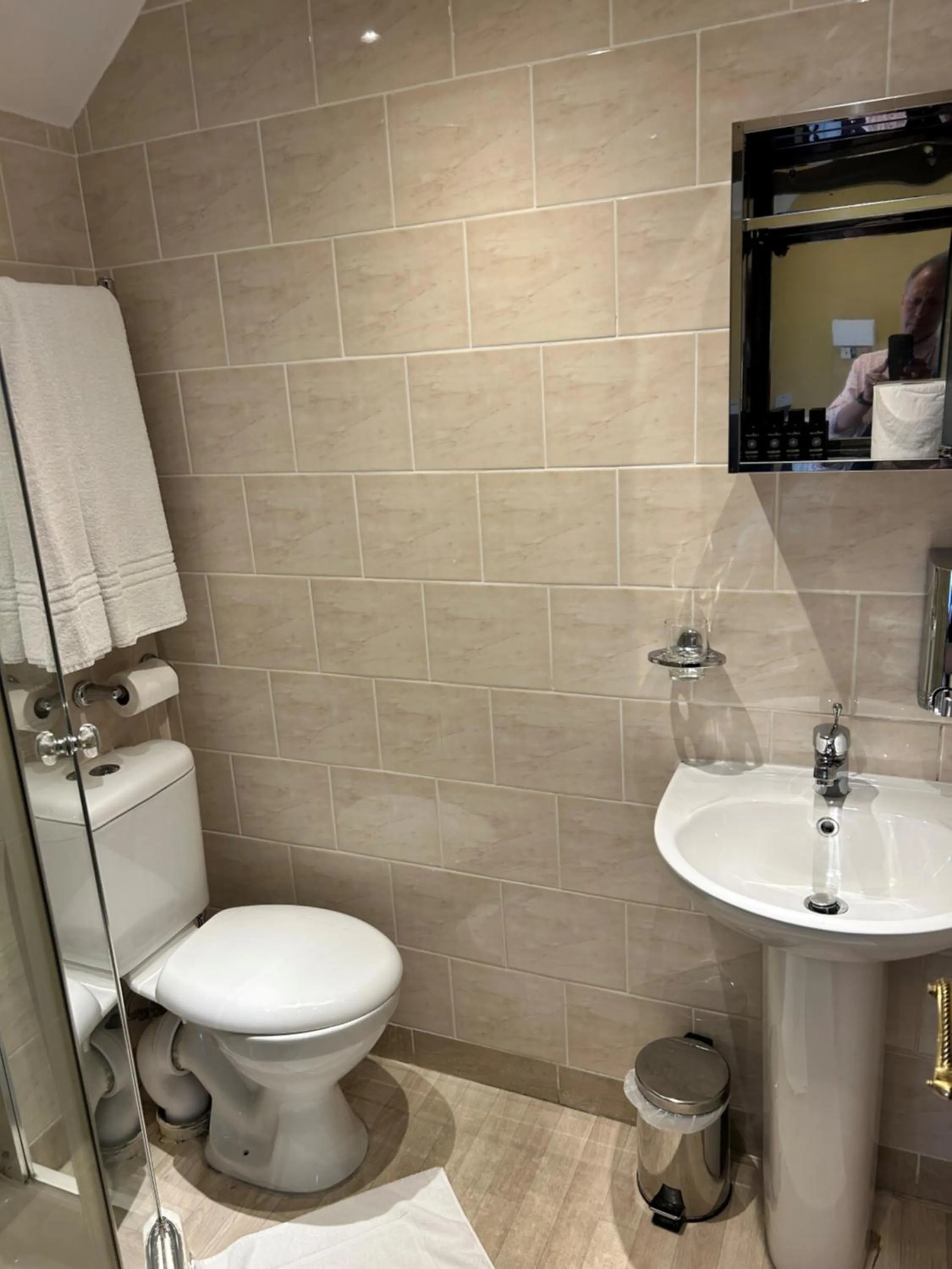 Toilet in La Gaffe - Bed and Breakfast