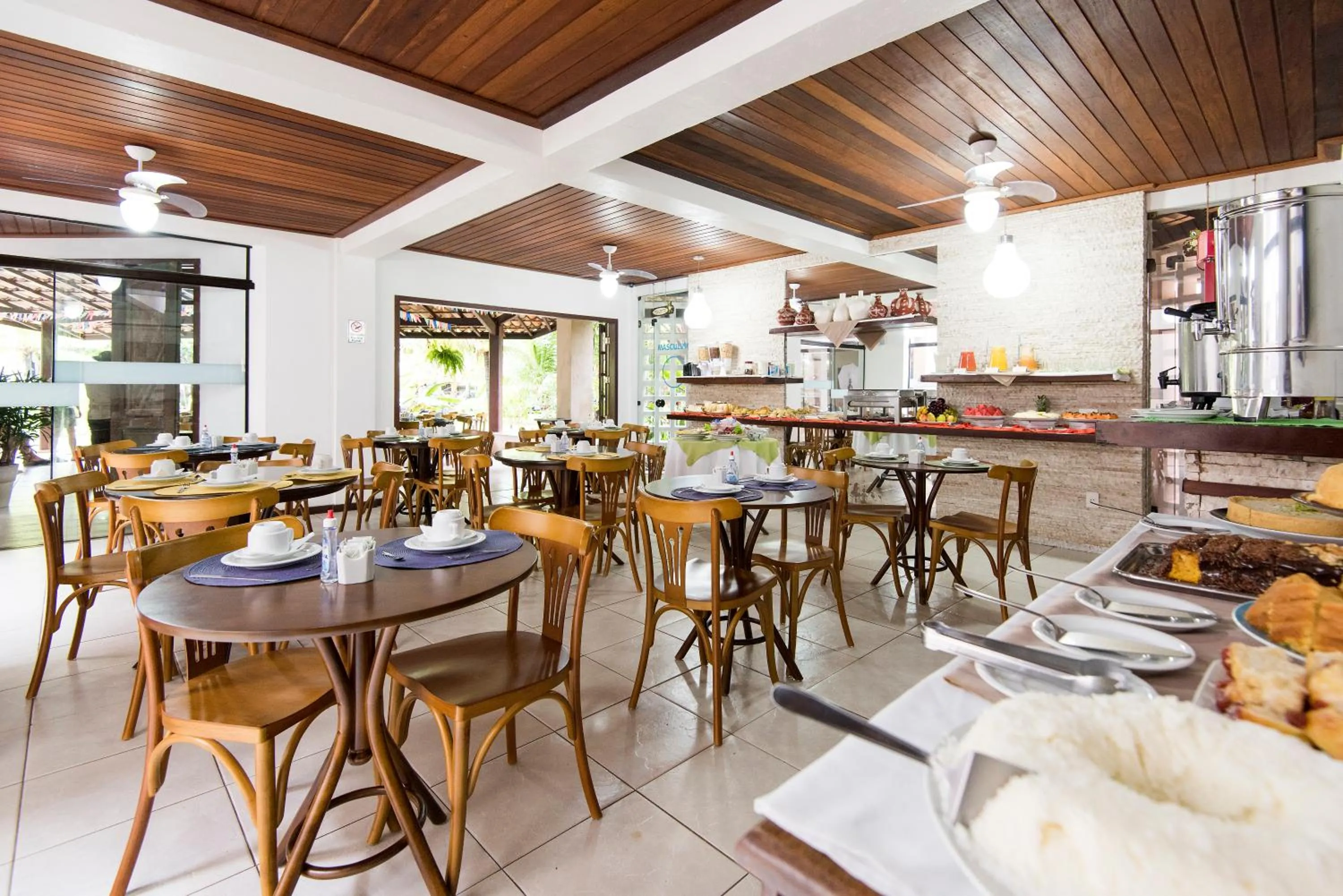 Restaurant/places to eat in Hotel Eco Atlântico