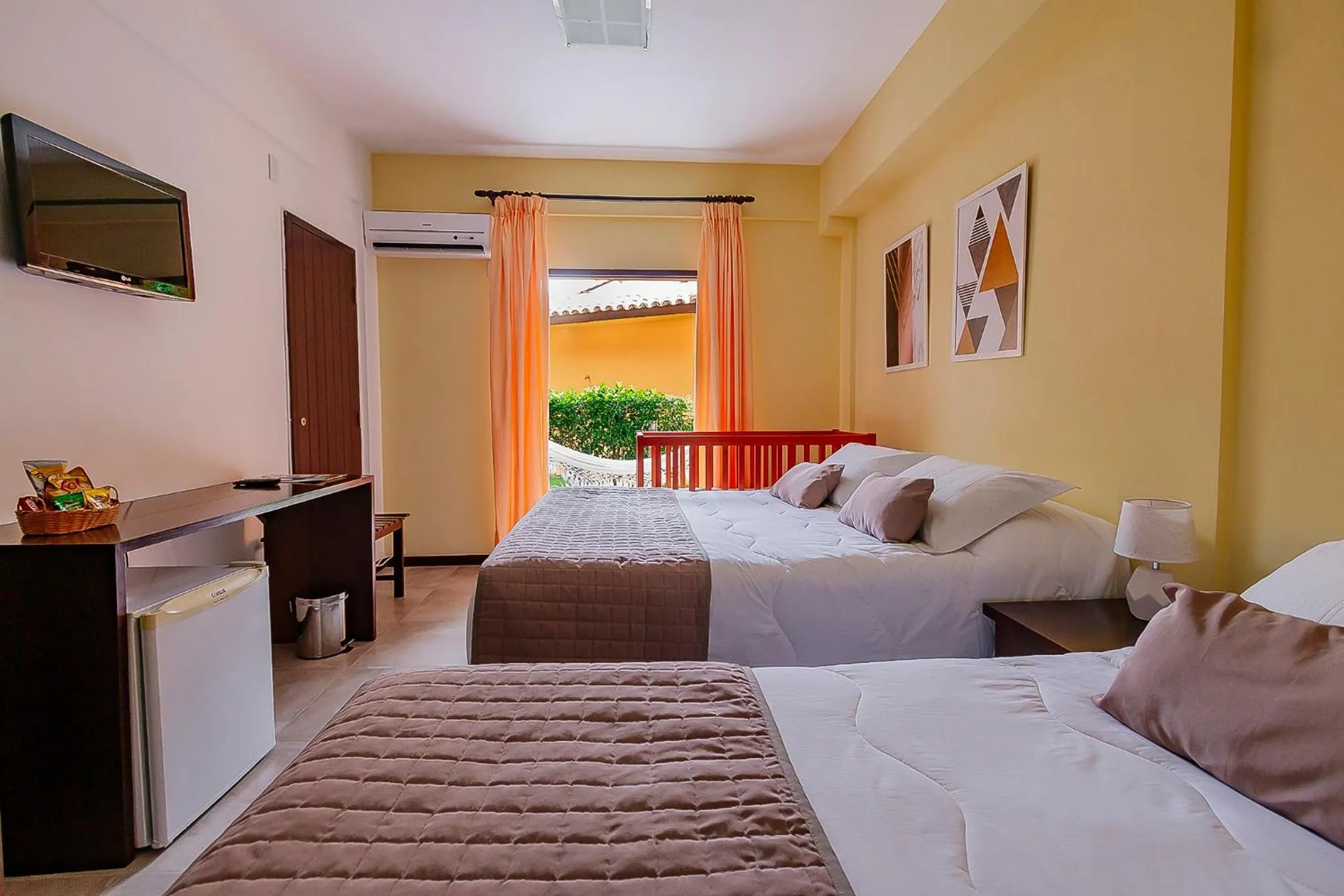 View (from property/room), Bed in Hotel Eco Atlântico