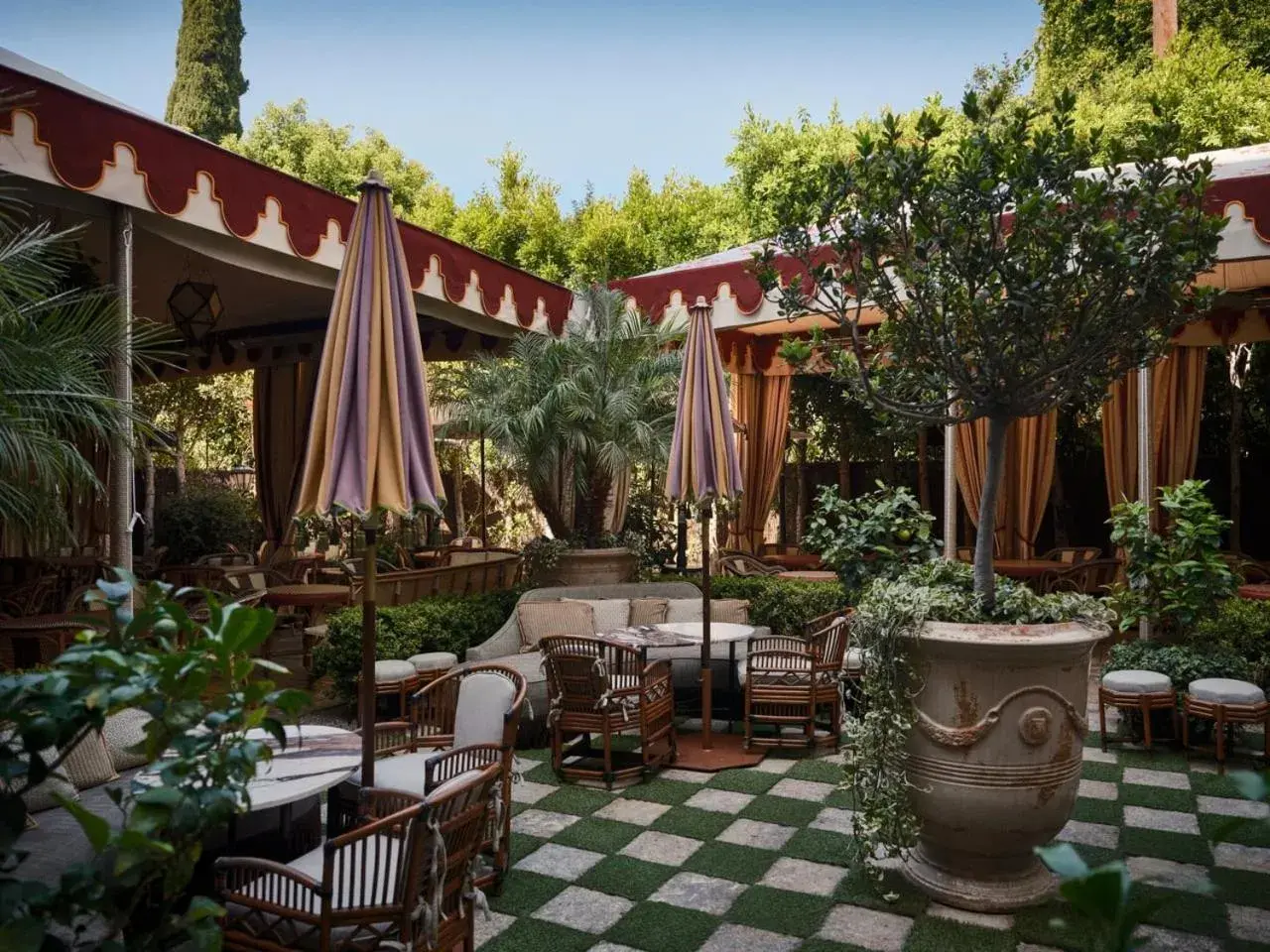 Restaurant/places to eat in Chateau Marmont Restaurant/places to eat in Chateau Marmont