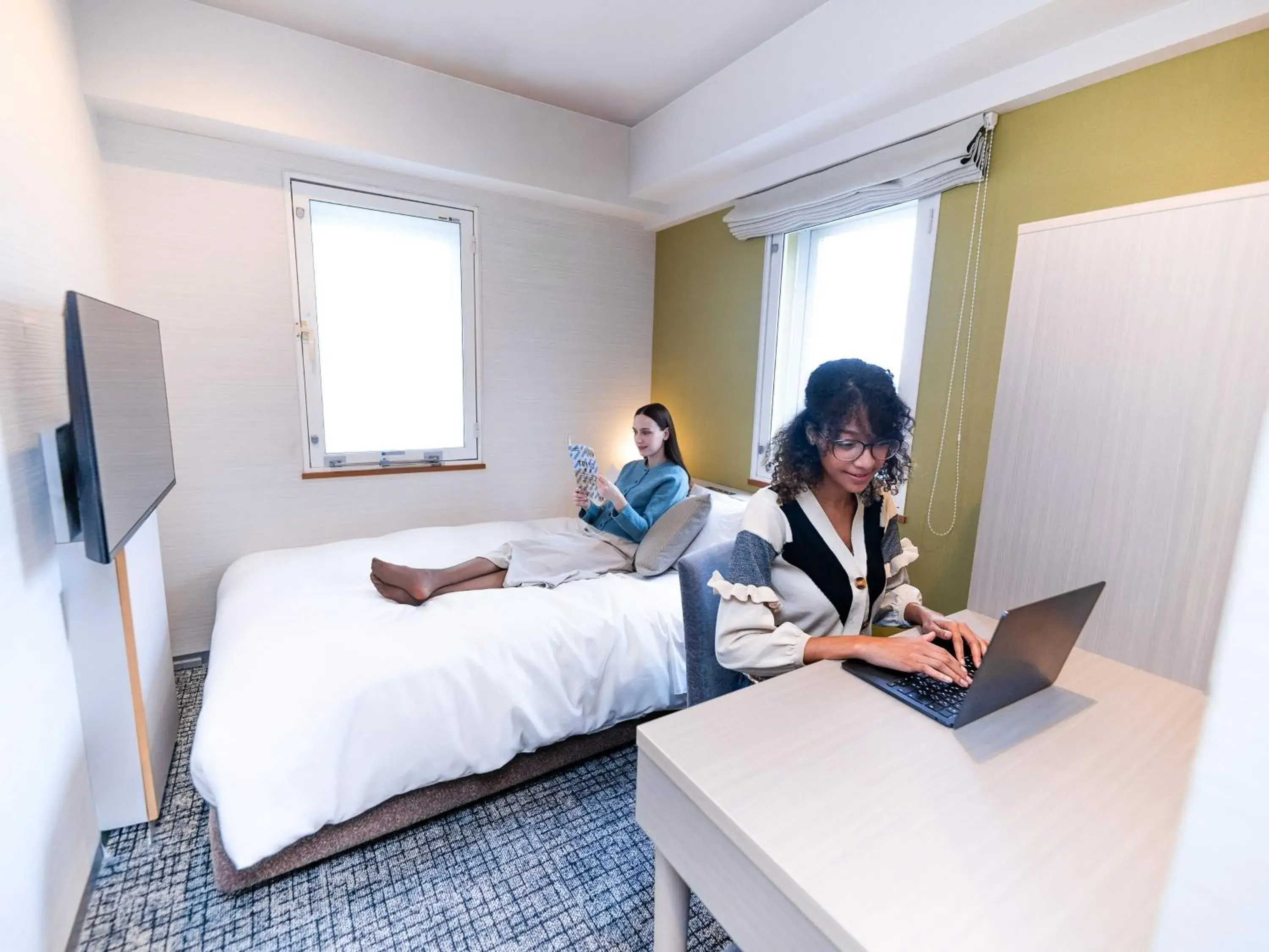 People, Bed in Tokyu Stay Tsukiji - Tokyo Ginza Area People, Bed in Tokyu Stay Tsukiji - Tokyo Ginza Area