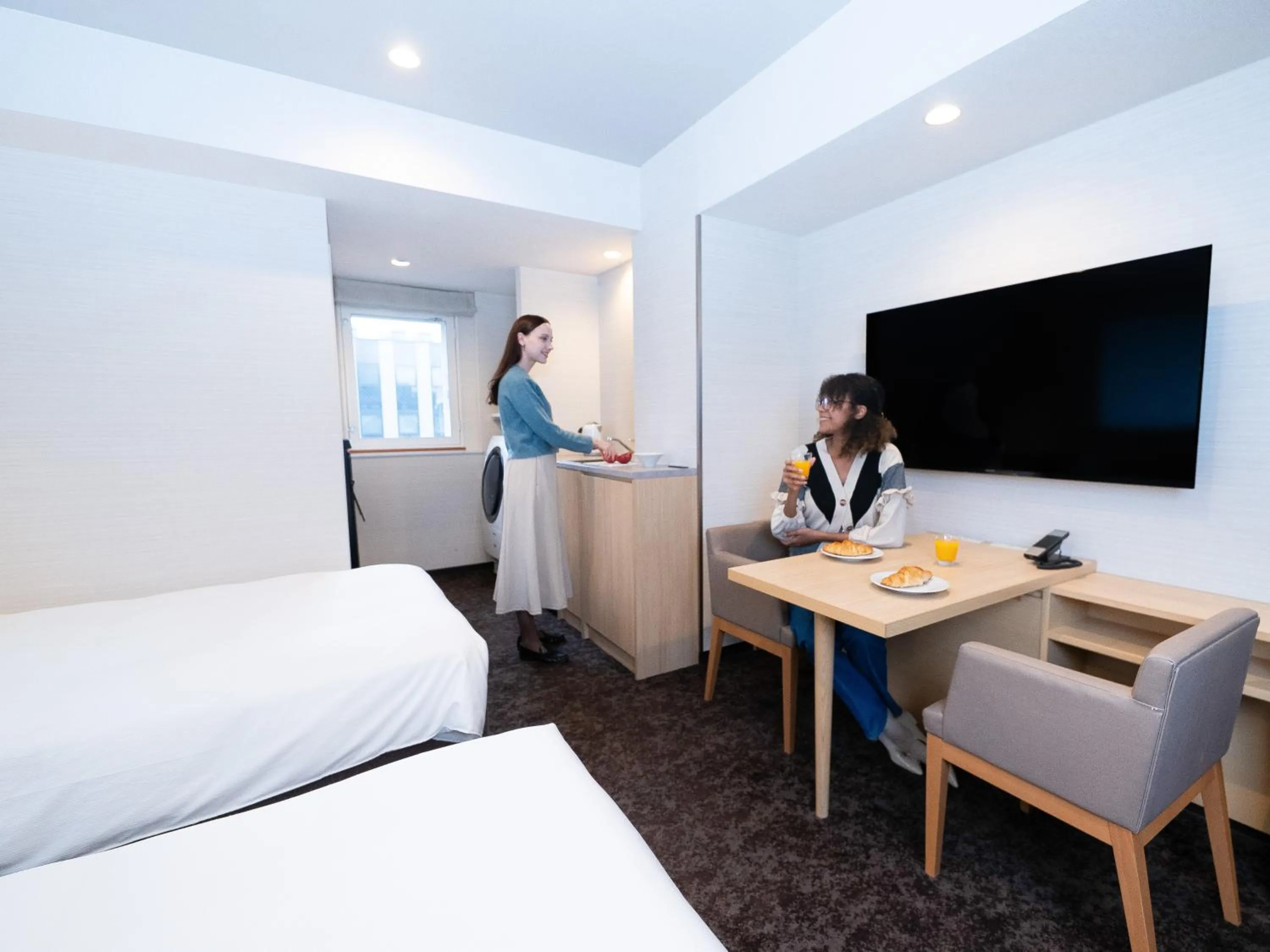 People, Bed in Tokyu Stay Tsukiji - Tokyo Ginza Area