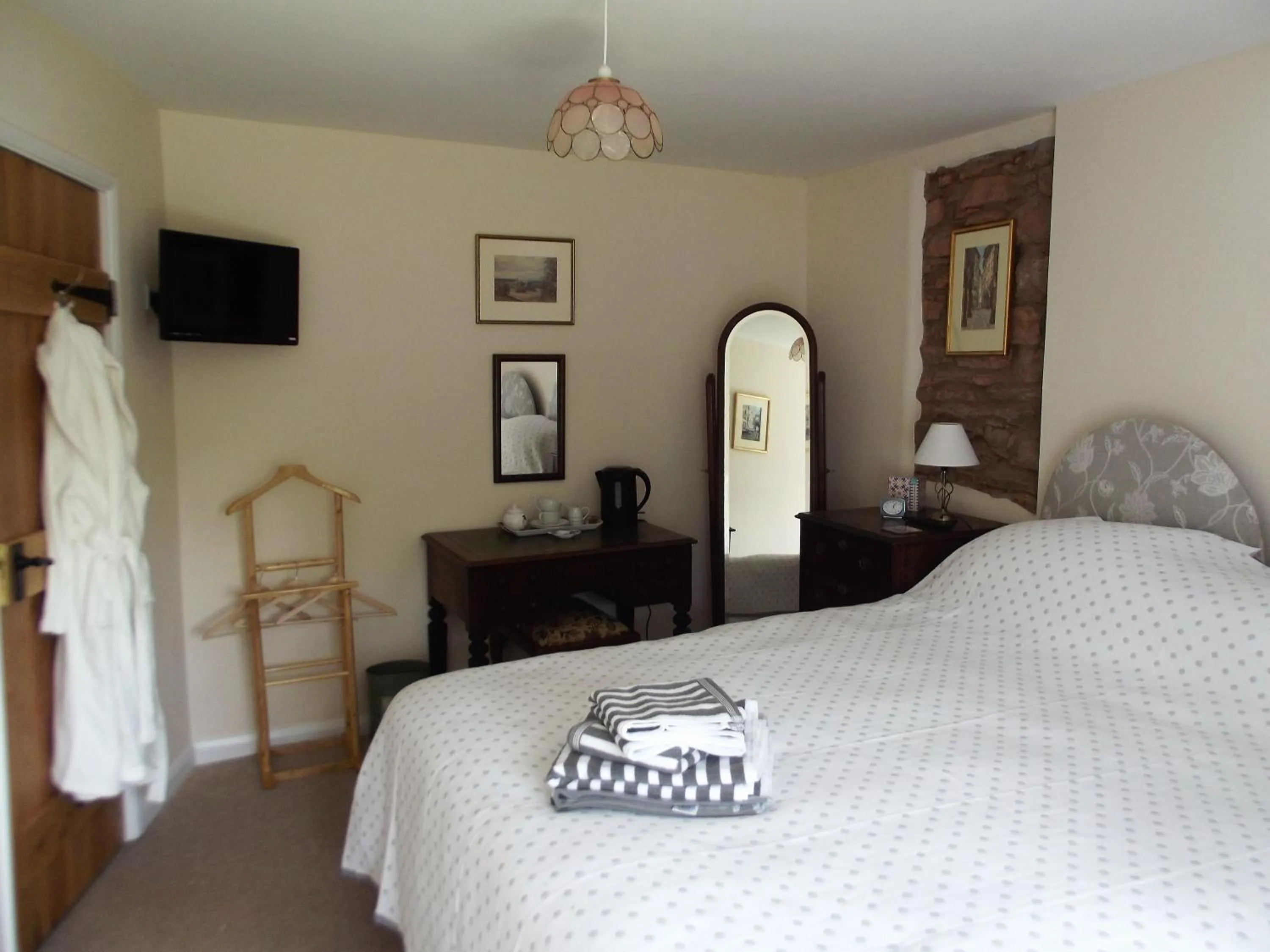 Photo of the whole room, Bed in Deepaller Farm B&B