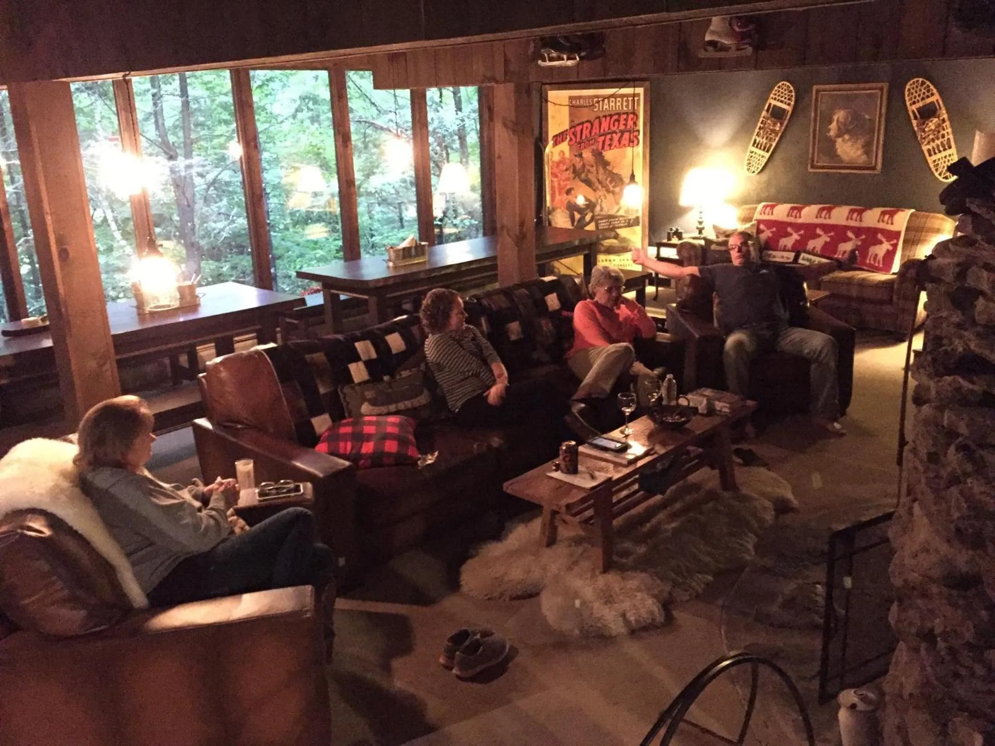 Communal lounge/ TV room in Grunberg Haus Inn & Cabins