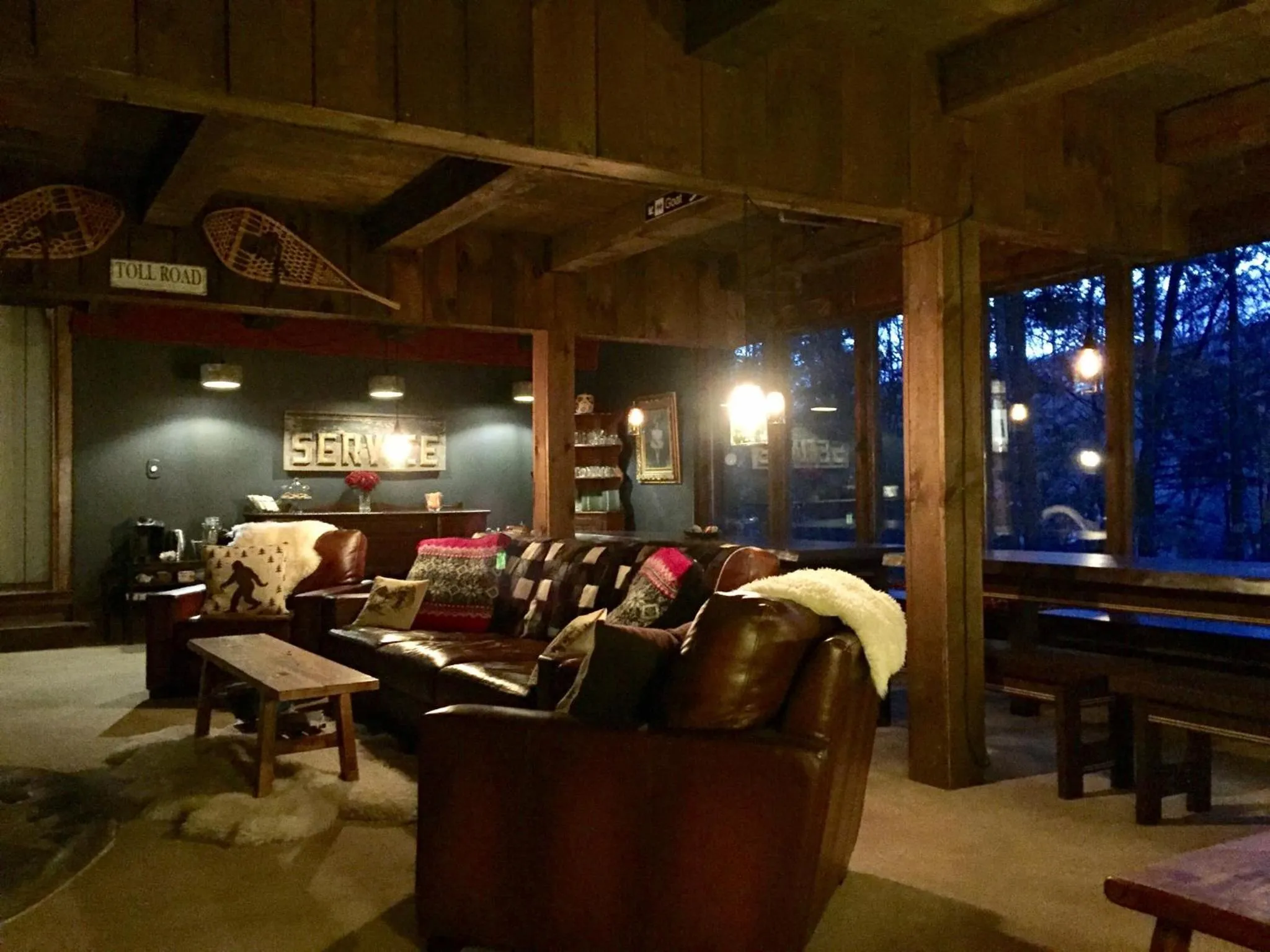 Communal lounge/ TV room in Grunberg Haus Inn & Cabins