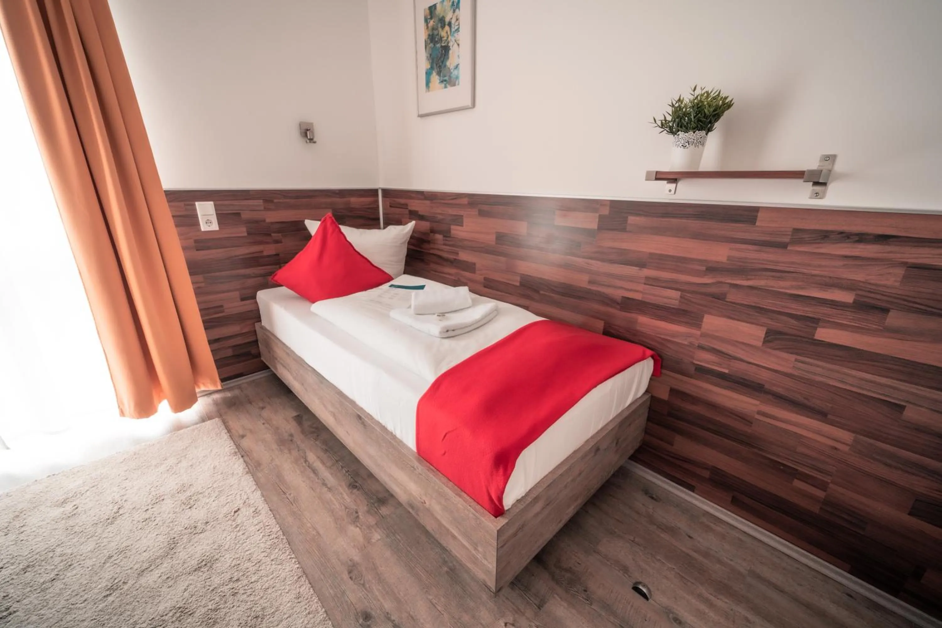 Photo of the whole room, Bed in SSC Sport+Seminarcenter Radevormwald