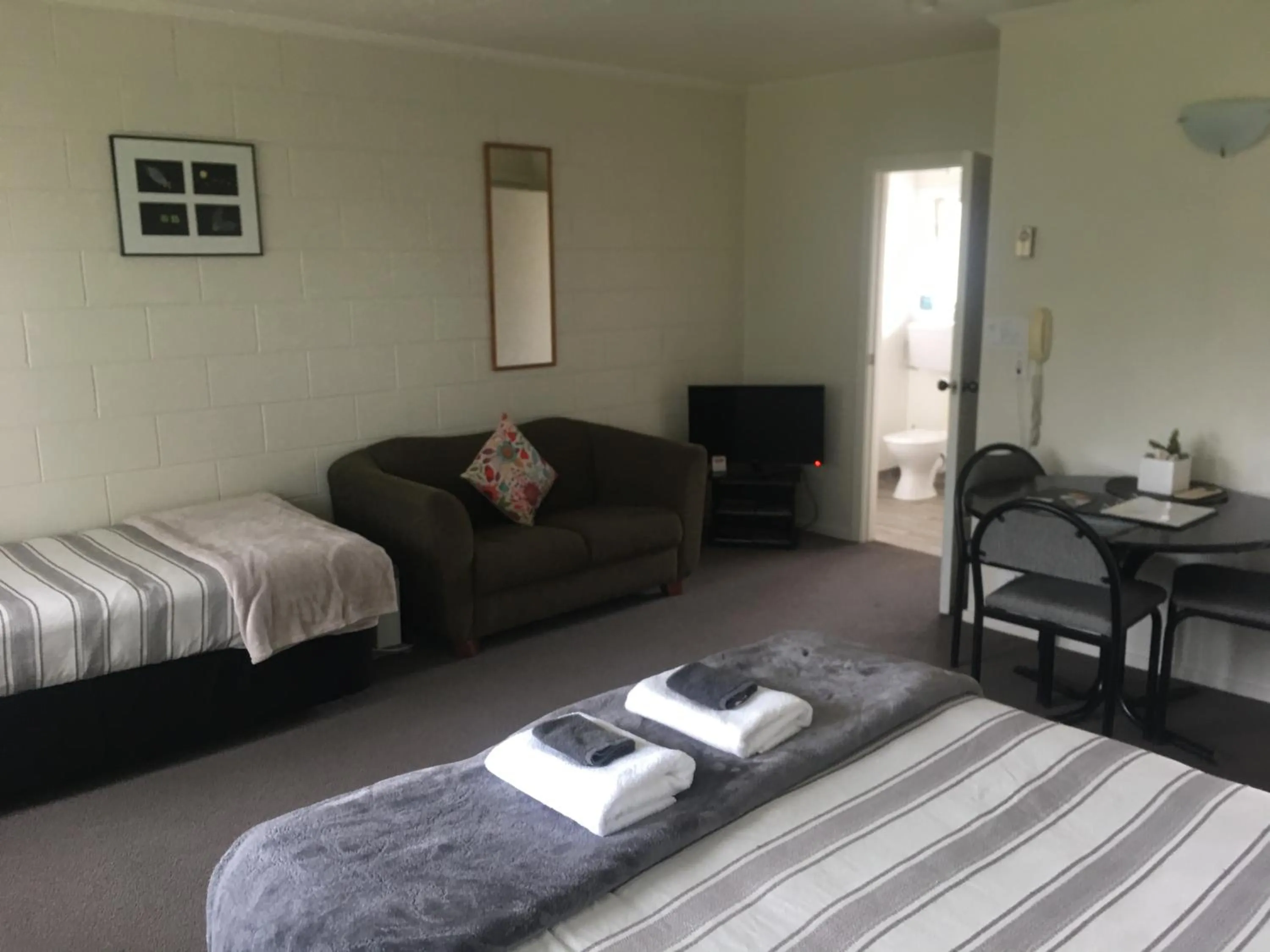 Photo of the whole room, Bed in 252 Beachside Motels & Holiday Park