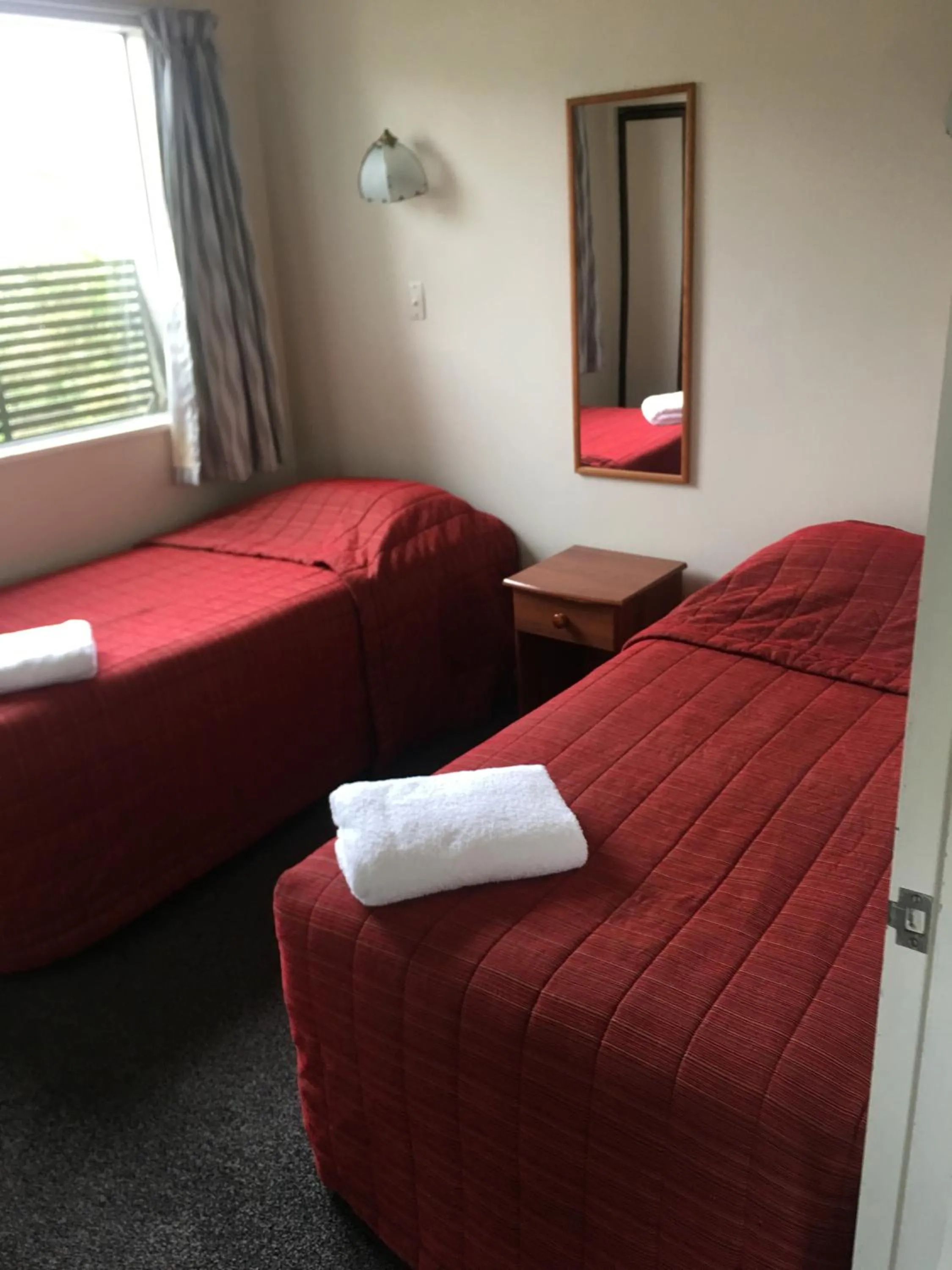 Bed in 252 Beachside Motels & Holiday Park