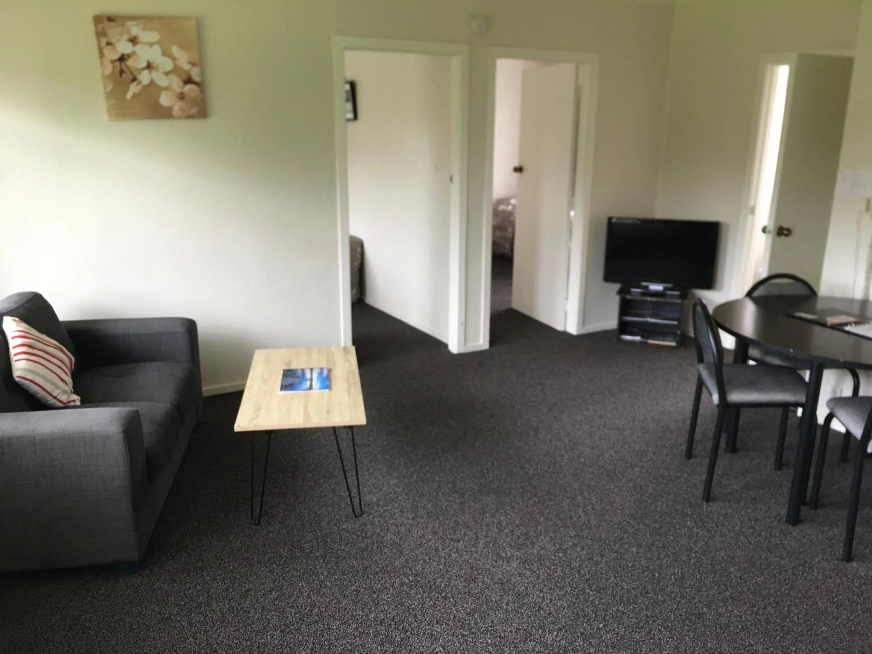 Living room in 252 Beachside Motels & Holiday Park