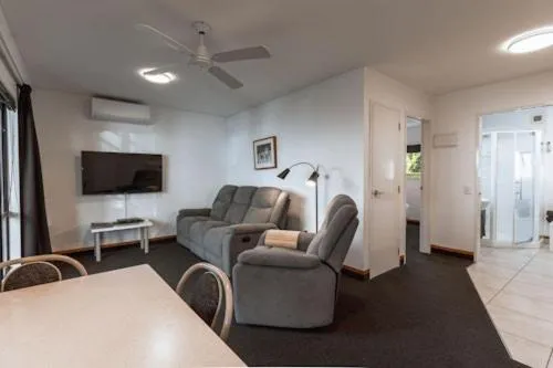 Living room in Palms Motel