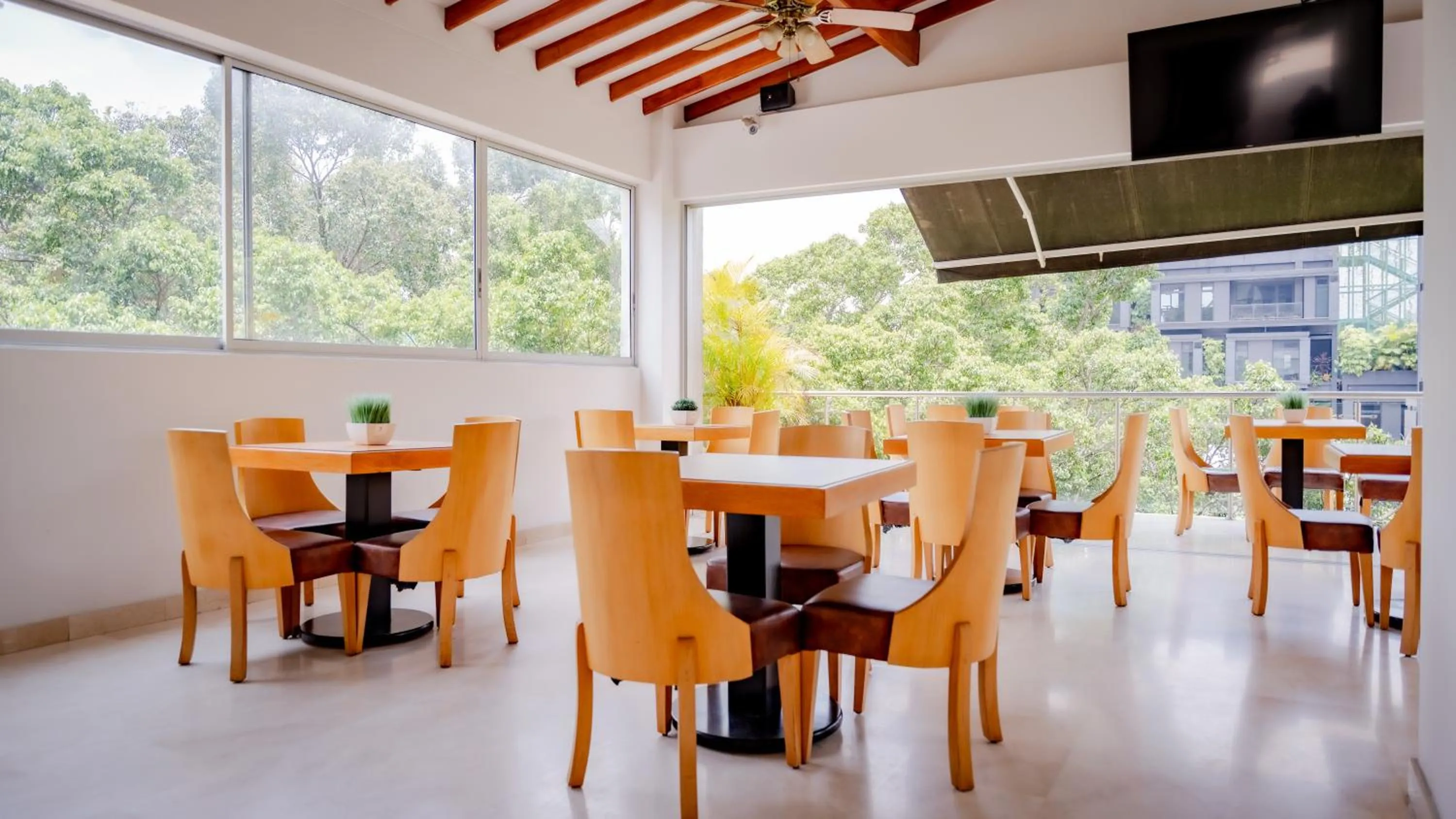 Dining area in Hotel Madeiro