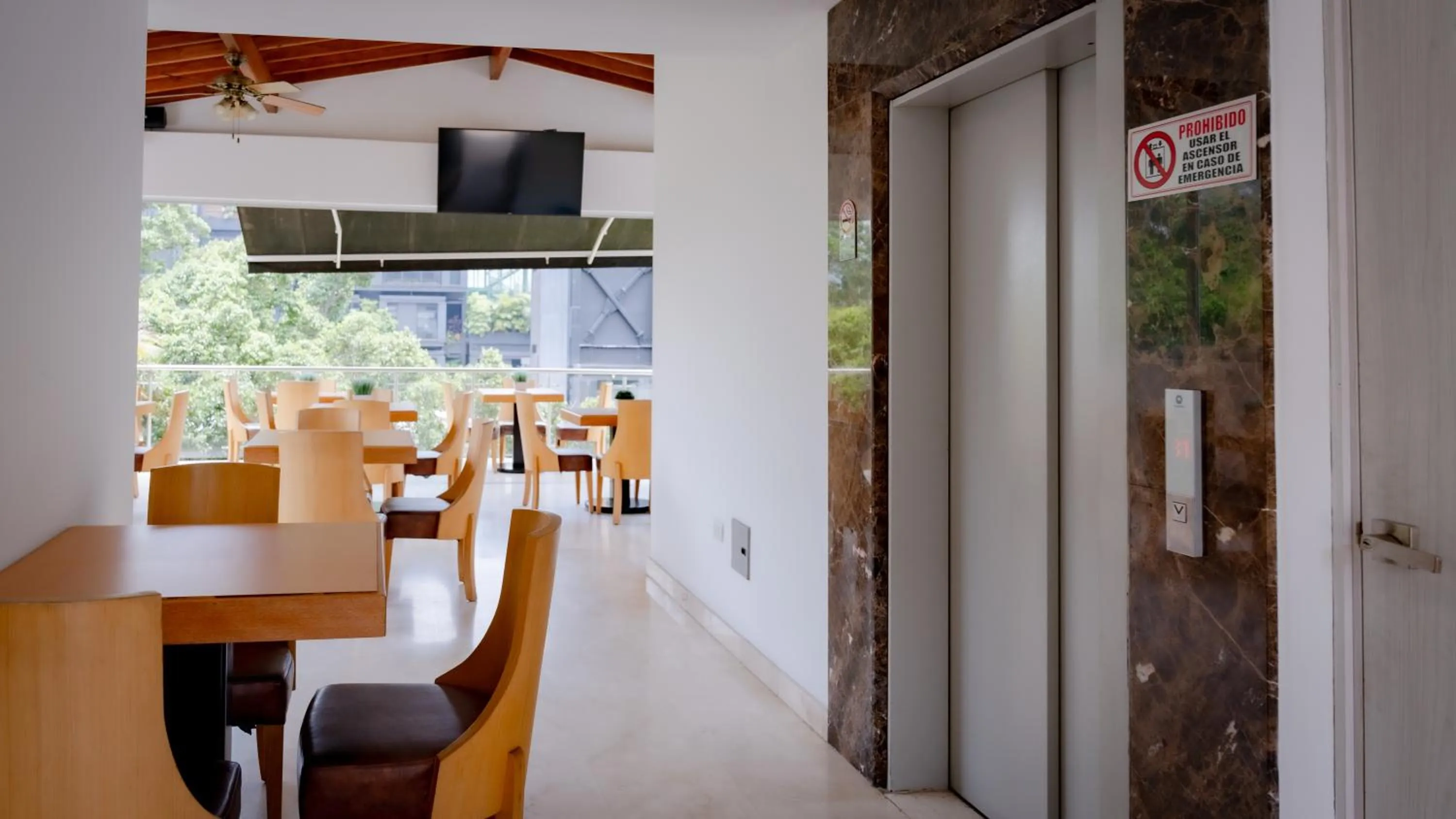 Dining area in Hotel Madeiro