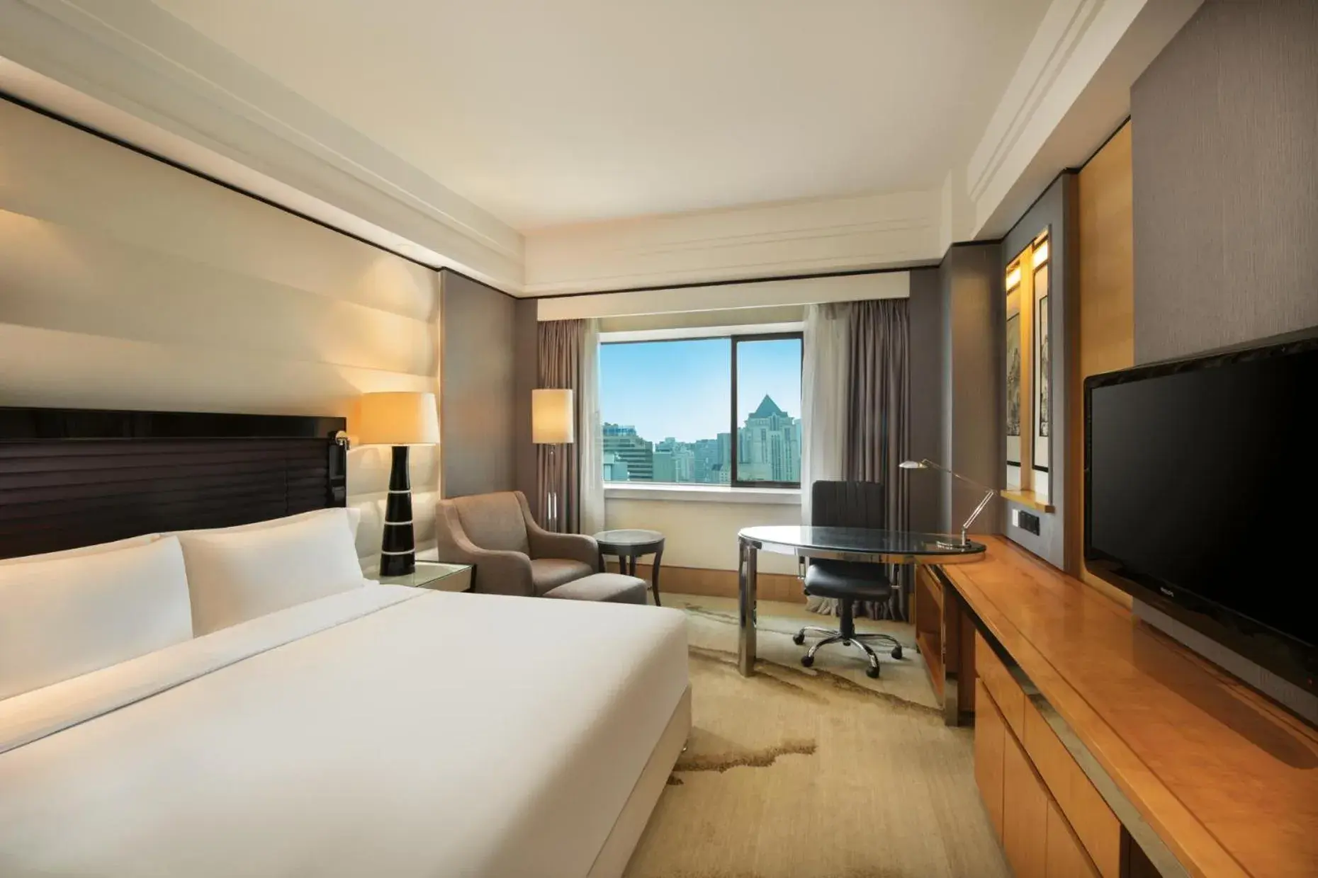 Photo of the whole room, Bed in Crowne Plaza Chengdu City Center by IHG Photo of the whole room, Bed in Crowne Plaza Chengdu City Center by IHG