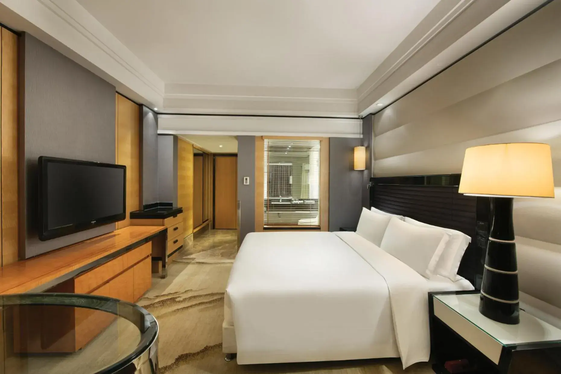 Photo of the whole room, Bed in Crowne Plaza Chengdu City Center by IHG Photo of the whole room, Bed in Crowne Plaza Chengdu City Center by IHG