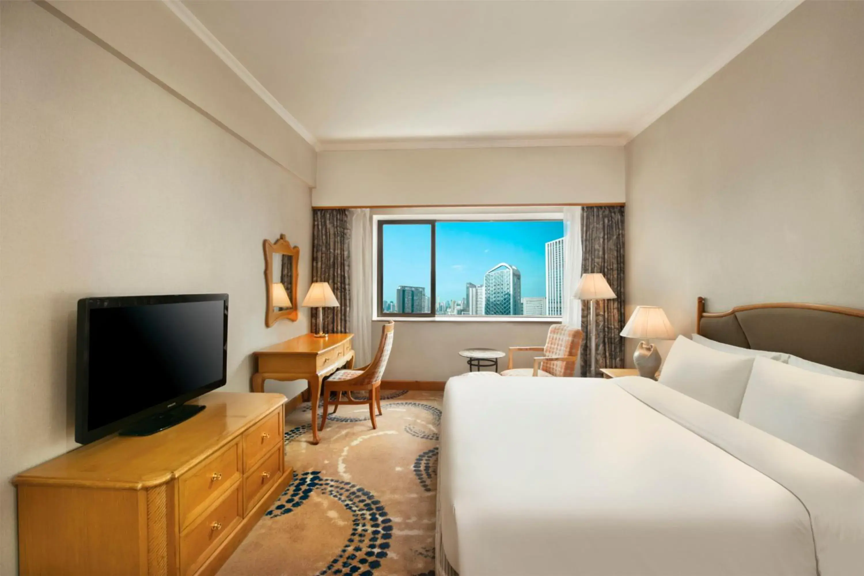 Photo of the whole room, Bed in Crowne Plaza Chengdu City Center by IHG Photo of the whole room, Bed in Crowne Plaza Chengdu City Center by IHG