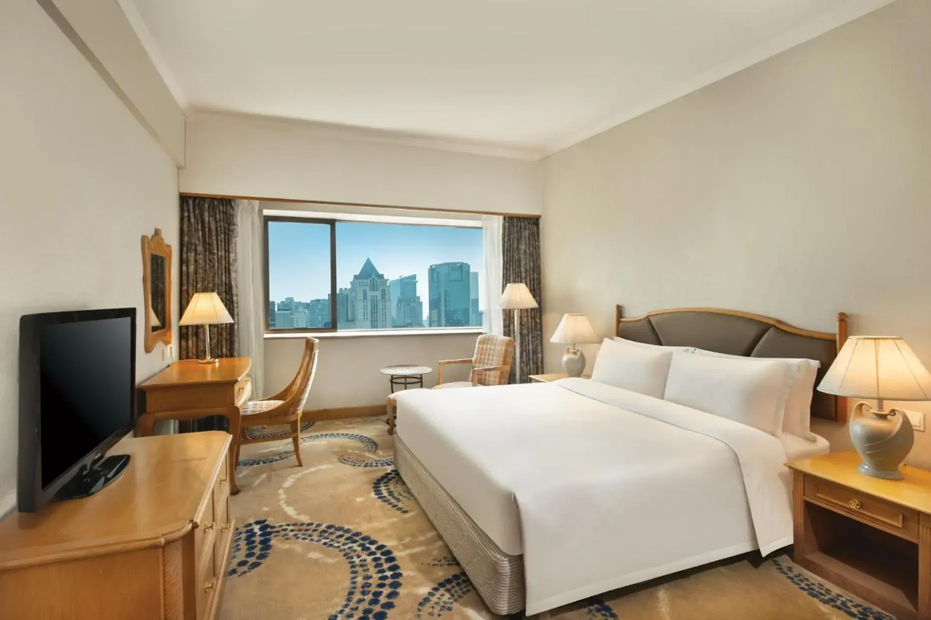 Photo of the whole room, Bed in Crowne Plaza Chengdu City Center by IHG Photo of the whole room, Bed in Crowne Plaza Chengdu City Center by IHG
