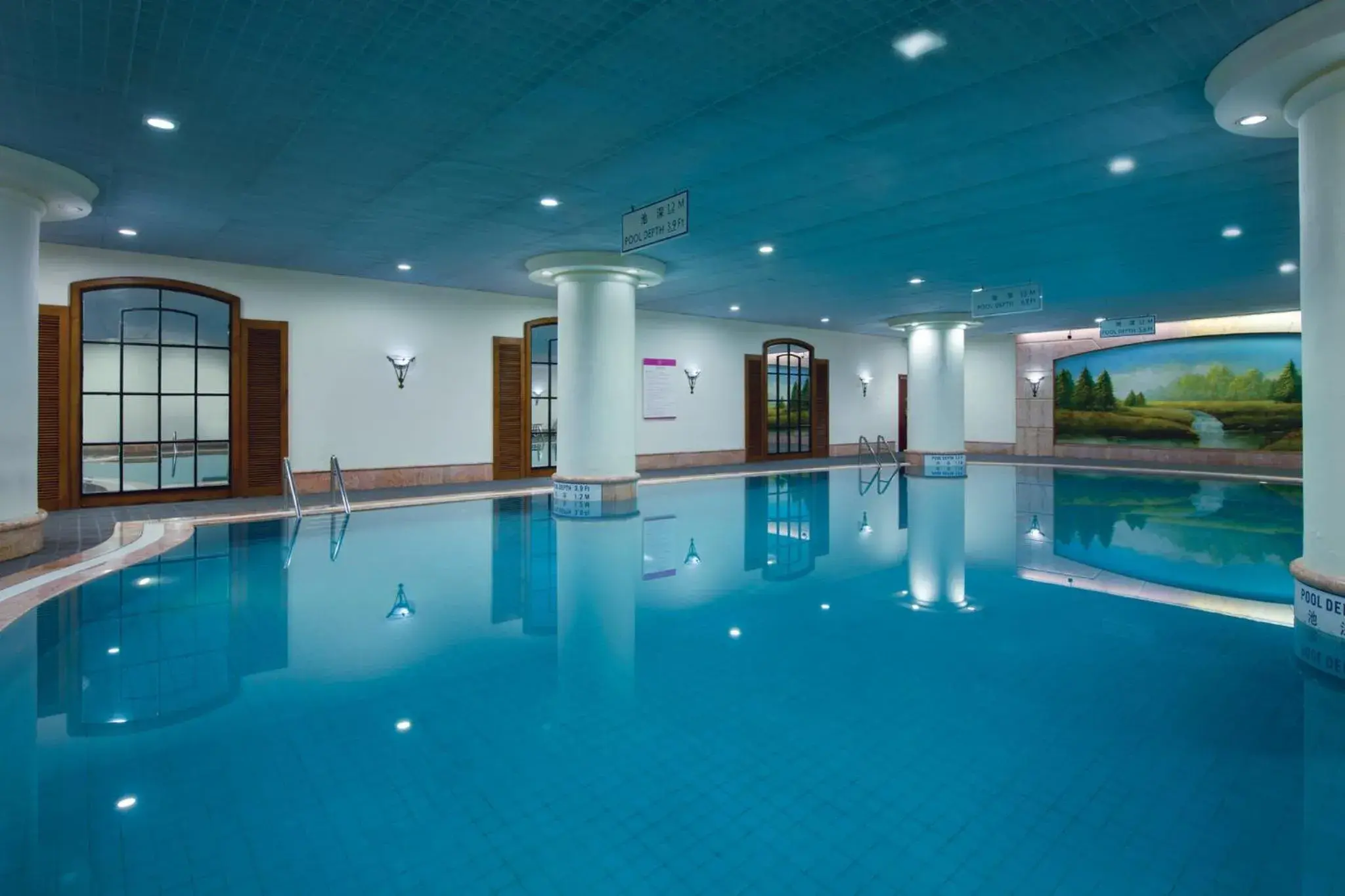 Swimming pool in Crowne Plaza Chengdu City Center by IHG Swimming pool in Crowne Plaza Chengdu City Center by IHG
