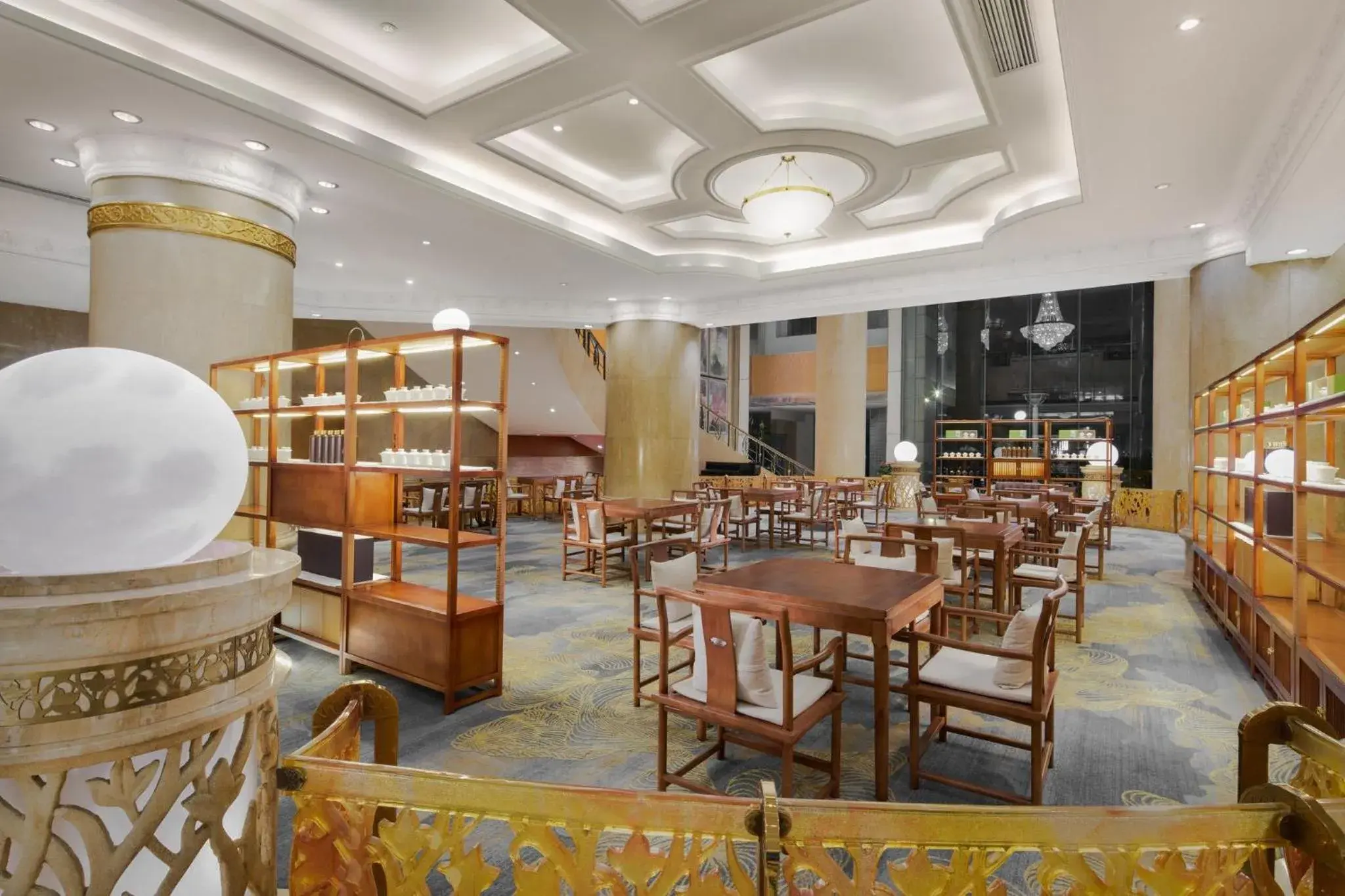 Lounge or bar in Crowne Plaza Chengdu City Center by IHG Lounge or bar in Crowne Plaza Chengdu City Center by IHG