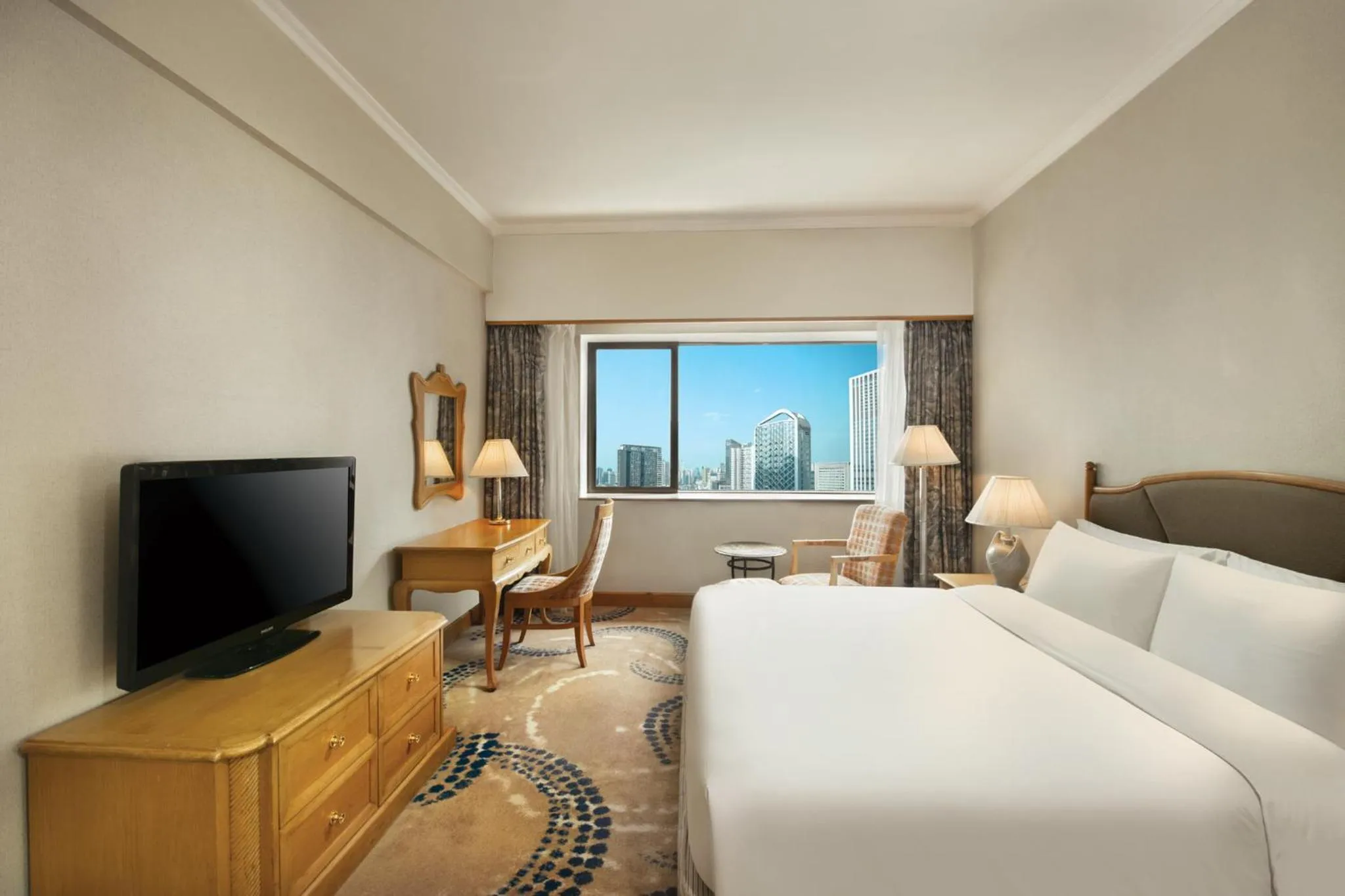 Photo of the whole room, Bed in Crowne Plaza Chengdu City Center by IHG