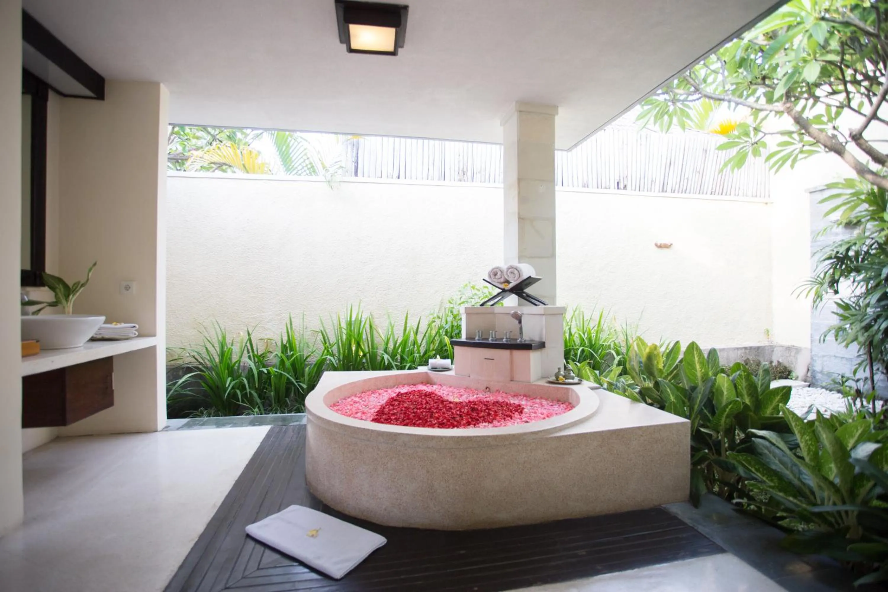 Bath in The Sanyas Suite Bali
