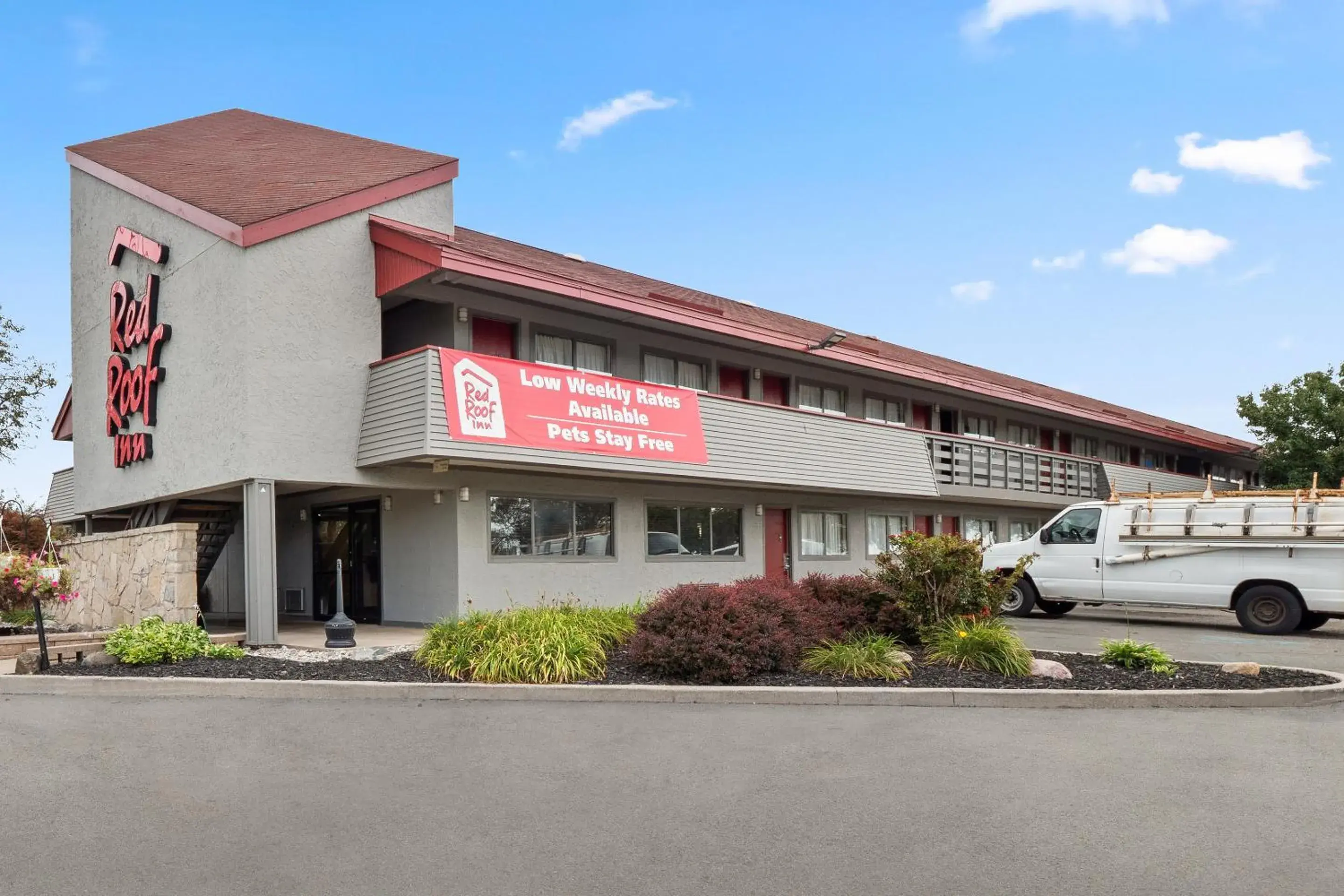 Property building in Red Roof Inn Lansing East - MSU Property building in Red Roof Inn Lansing East - MSU